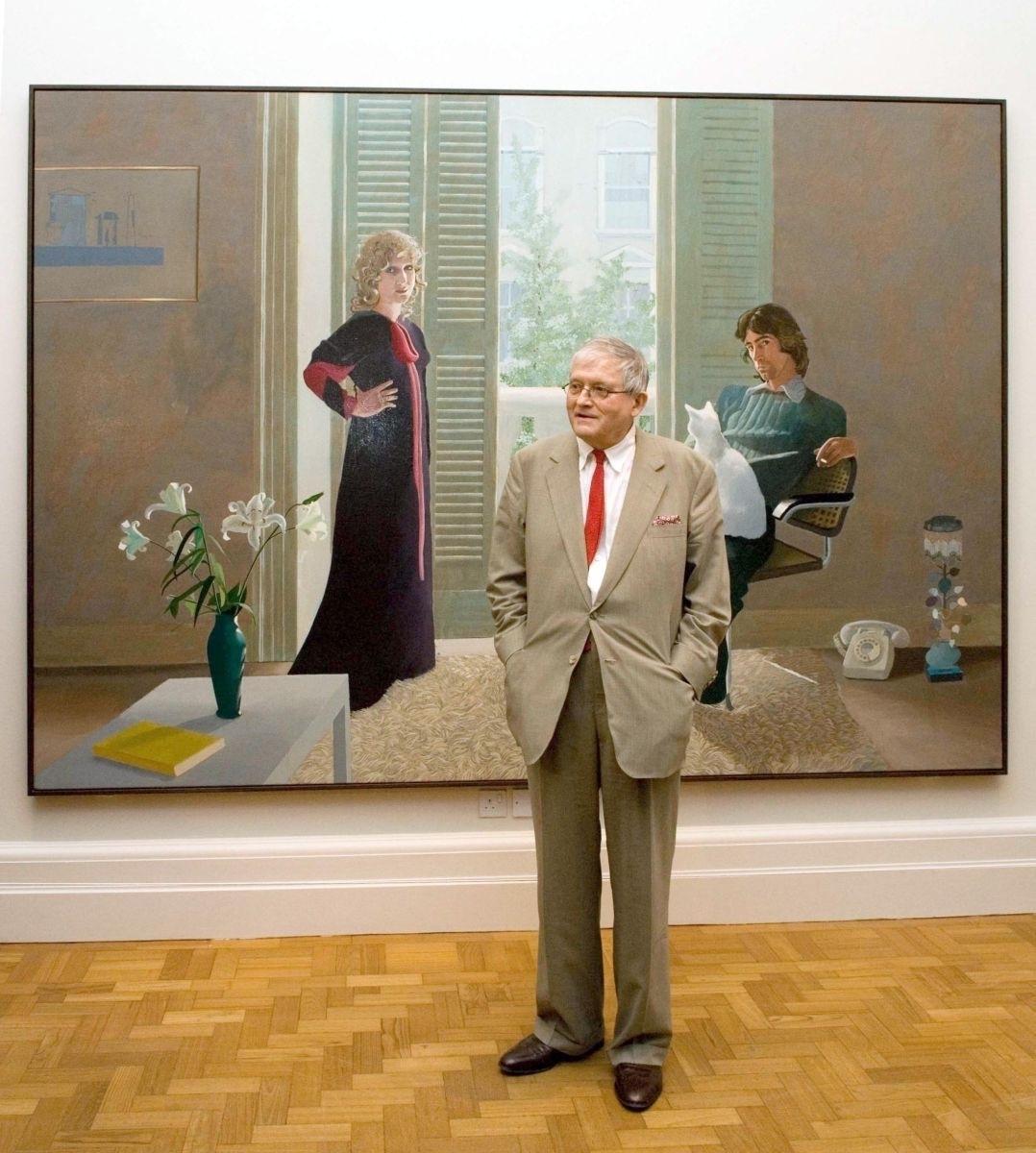 David Hockney na tle obrazu „Mr and Mrs Clark and Percy” (1970-71) (Fot. Nick Harvey, Getty Images)