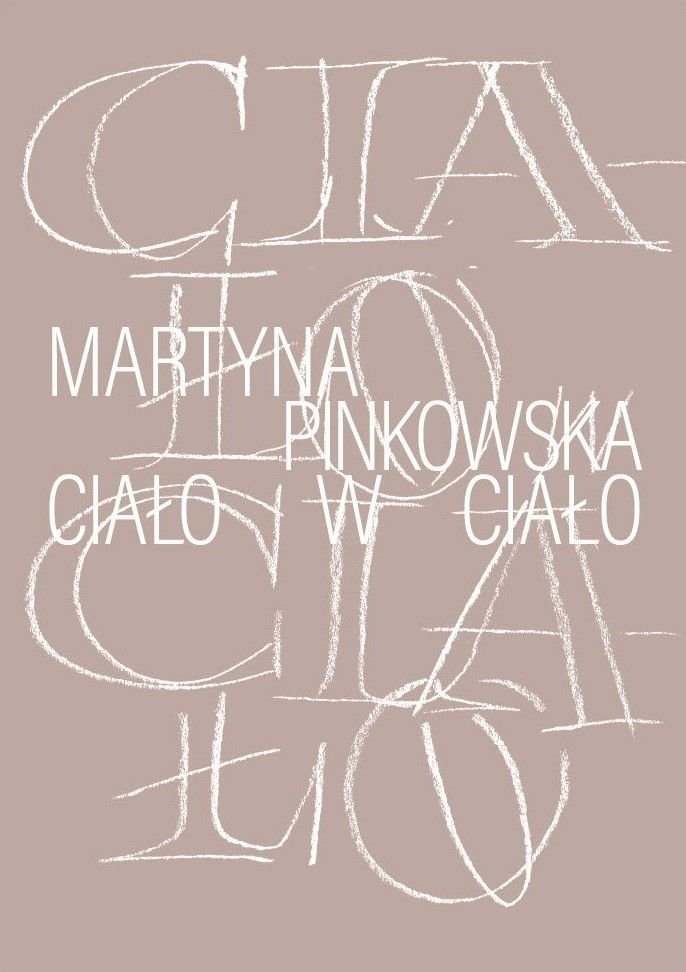 Okładka książki "Ciało w ciało" autorstwa Martyny Pinkowskiej, z tłem w odcieniu brązowym i artystycznym napisem.