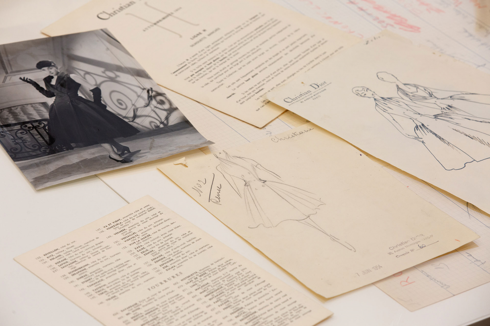 (Fot. Collection Dior Héritage, Paris; Association Willy Maywald / Adagp, Paris, 2025; Sophie Carre)