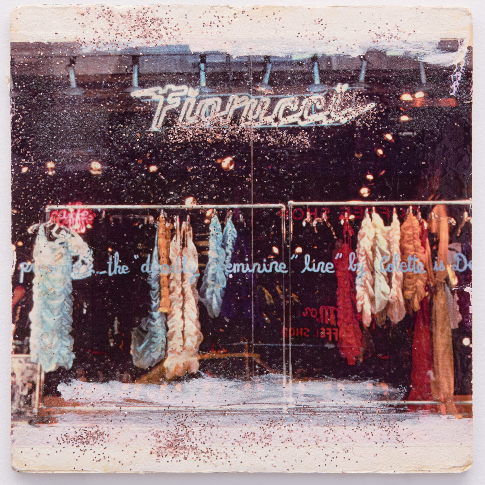 Colette Lumiere, Fiorucci, The Deadly Feminine, fotografia, farba, żywica na piance, 1979 / (Fot. Dzięki uprzejmości Galerii Monopol)