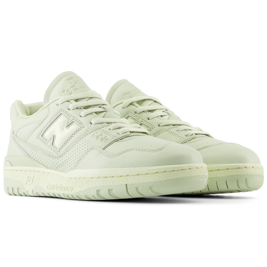 Zielone sneakersy New Balance x Aimee Leon Dore 550 (Fot. Materiały prasowe)