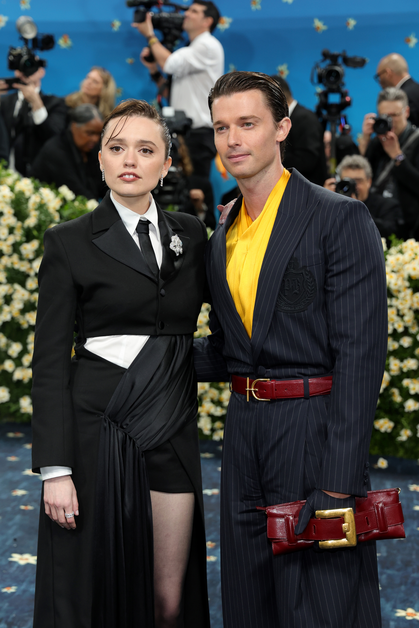 Aimee Lou Wood i Patrick Schwarzenegger na czerwonym dywanie MET Gali 2025 / (Fot. Savion Washington/Getty Images)