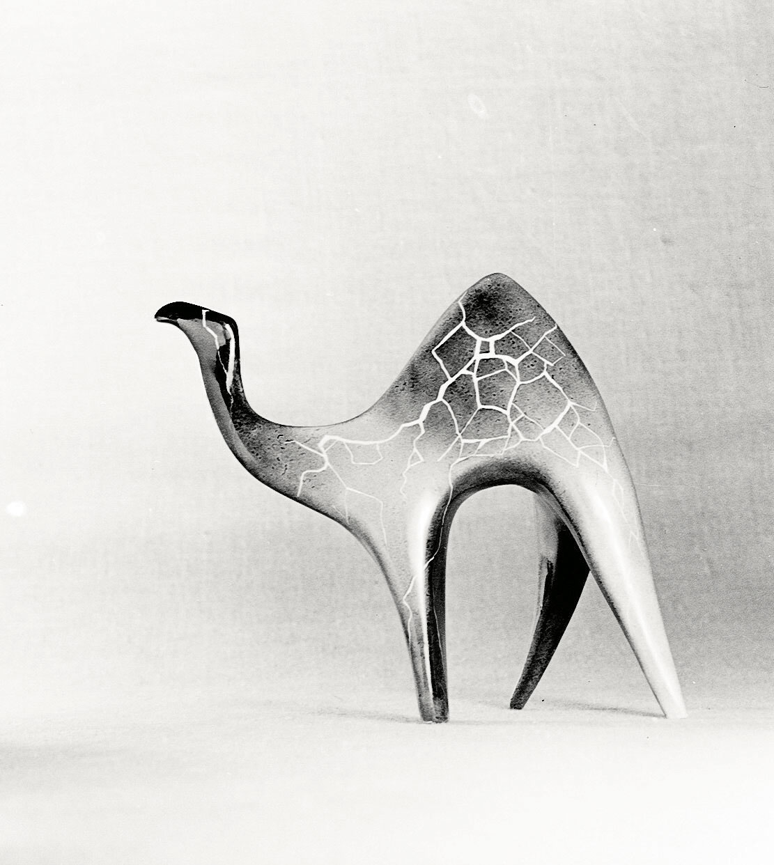 Lubomir Tomaszewski, porcelanowe figurki, projekty dla fabryki w Ćmielowie, lata 50.-60. XX wieku. / (Fot. Tadeusz Cissowski / IWP / East News)