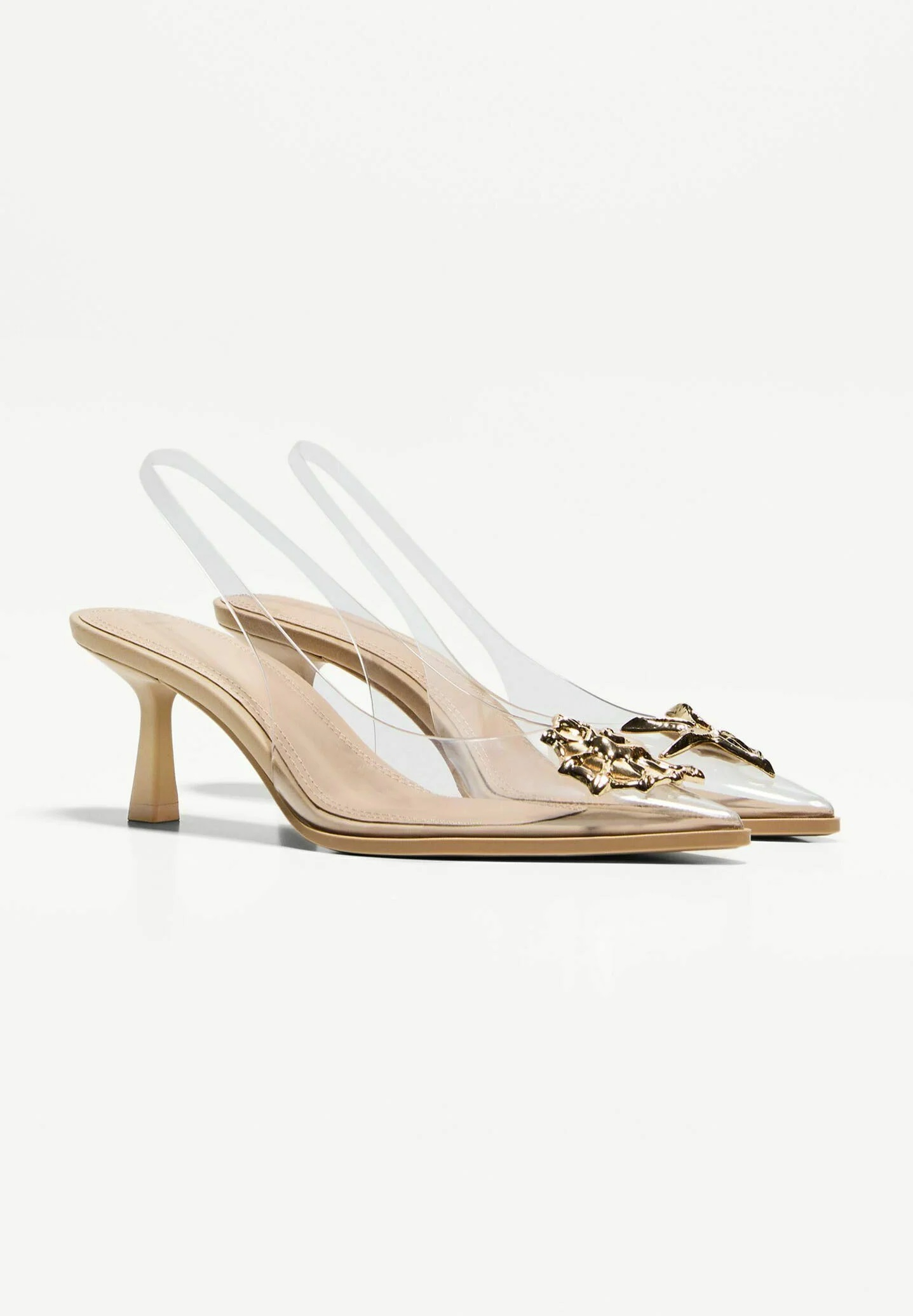 Transparentne czołenka slingback Bershka, 179 zł / (Fot. Materiały prasowe)
