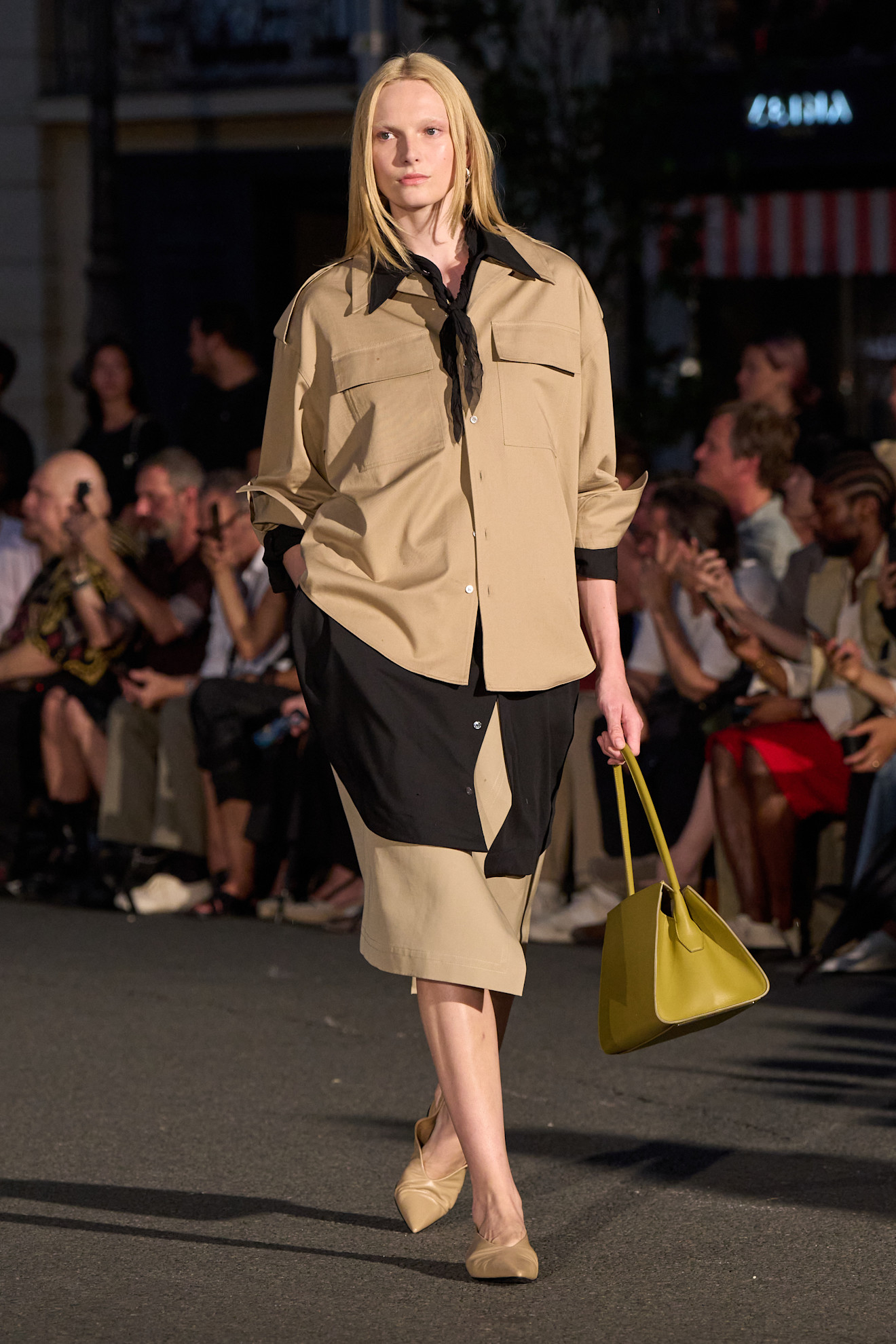 Elegancka spódnica midi Ami Paris wiosna-lato 2026 (Fot. Spotlight. Launchmetrics )