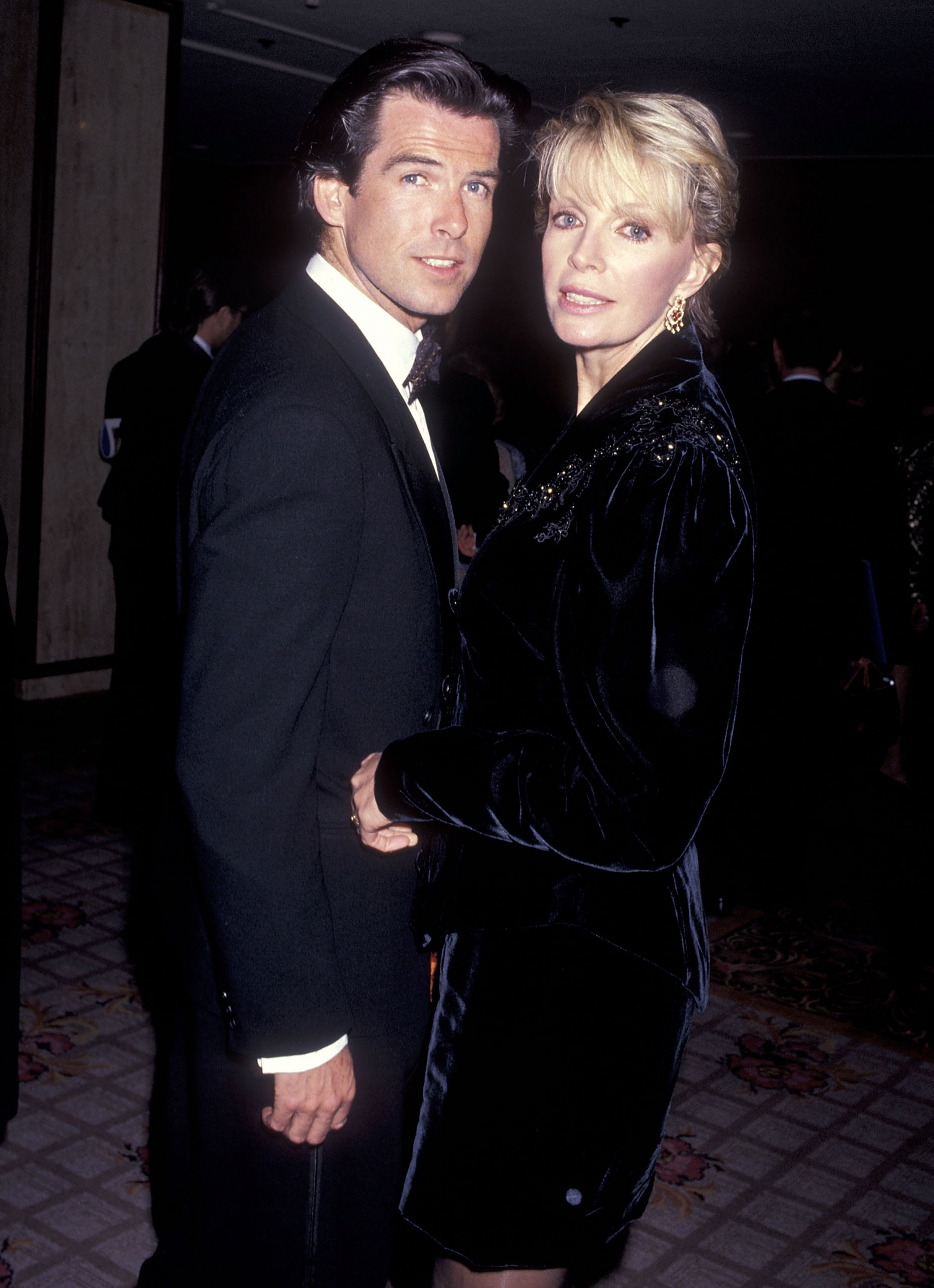 Pierce Brosnan i Cassandra Harris w 1991 roku (Fot. Ron Galella, Ltd./Ron Galella Collection via Getty Images)