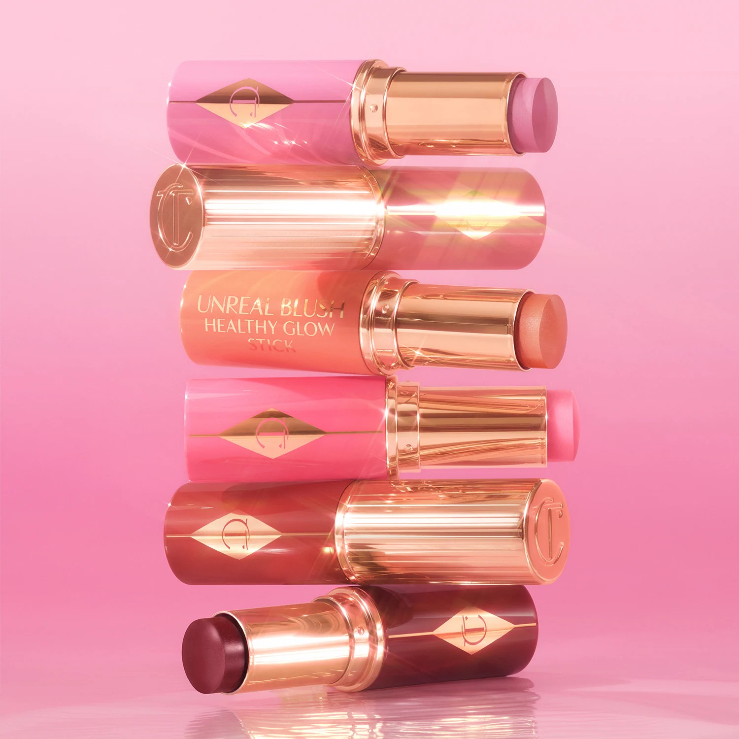 Charlotte Tilbury róż w sztyfcie / (Fot. Materiały prasowe)