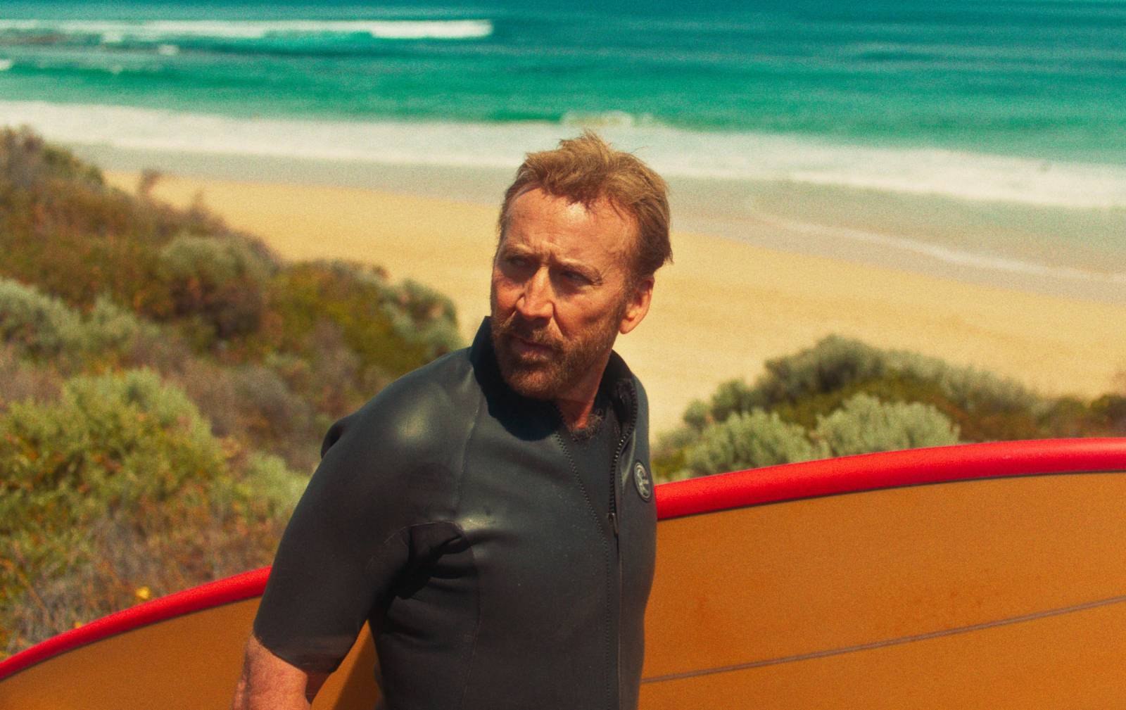 Nicolas Cage w filmie Surfer, reż. Lorcan Finnegan / (Fot. Materiały prasowe)