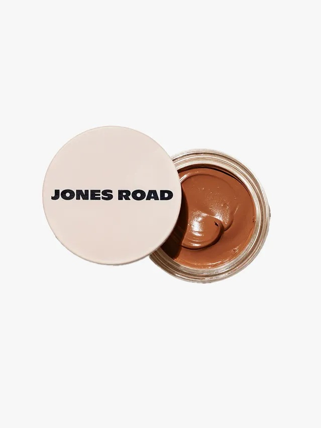 Jones Road What The Foundation Tinted Moisture Balm / (Fot. Materiały prasowe)