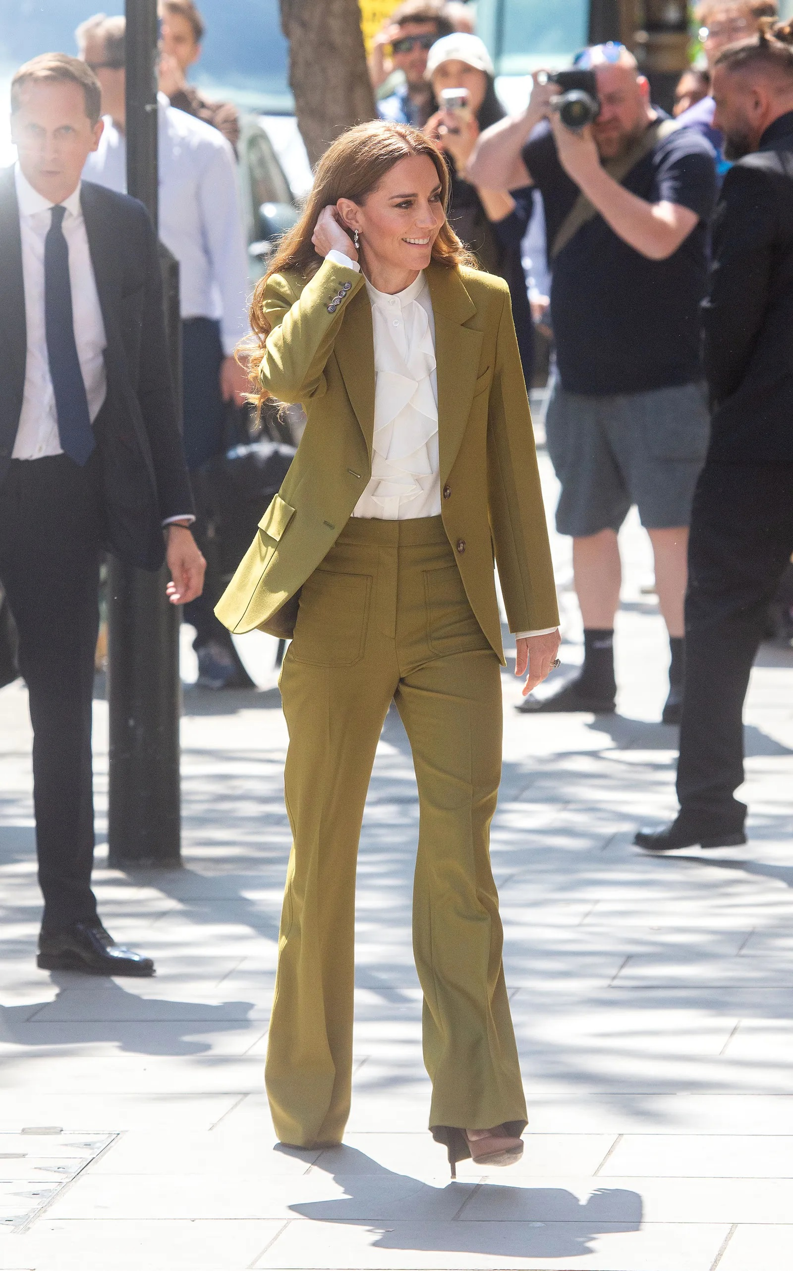 Eleganckie spodnie modne latem 2025 (Fot. Anadolu/Getty Images)