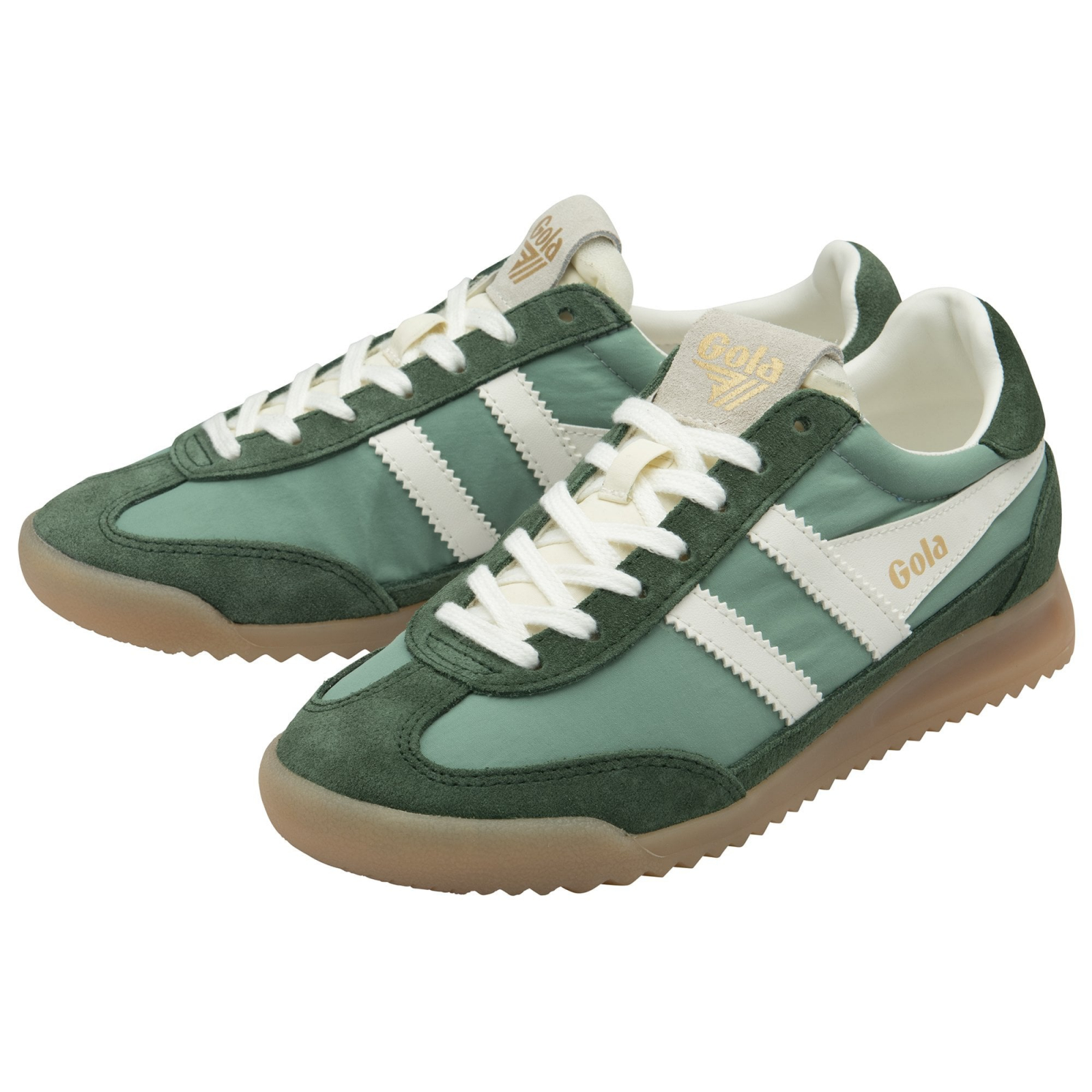 Zielone sneakersy z białymi paskami i gumową podeszwą, idealne na codzienne stylizacje.