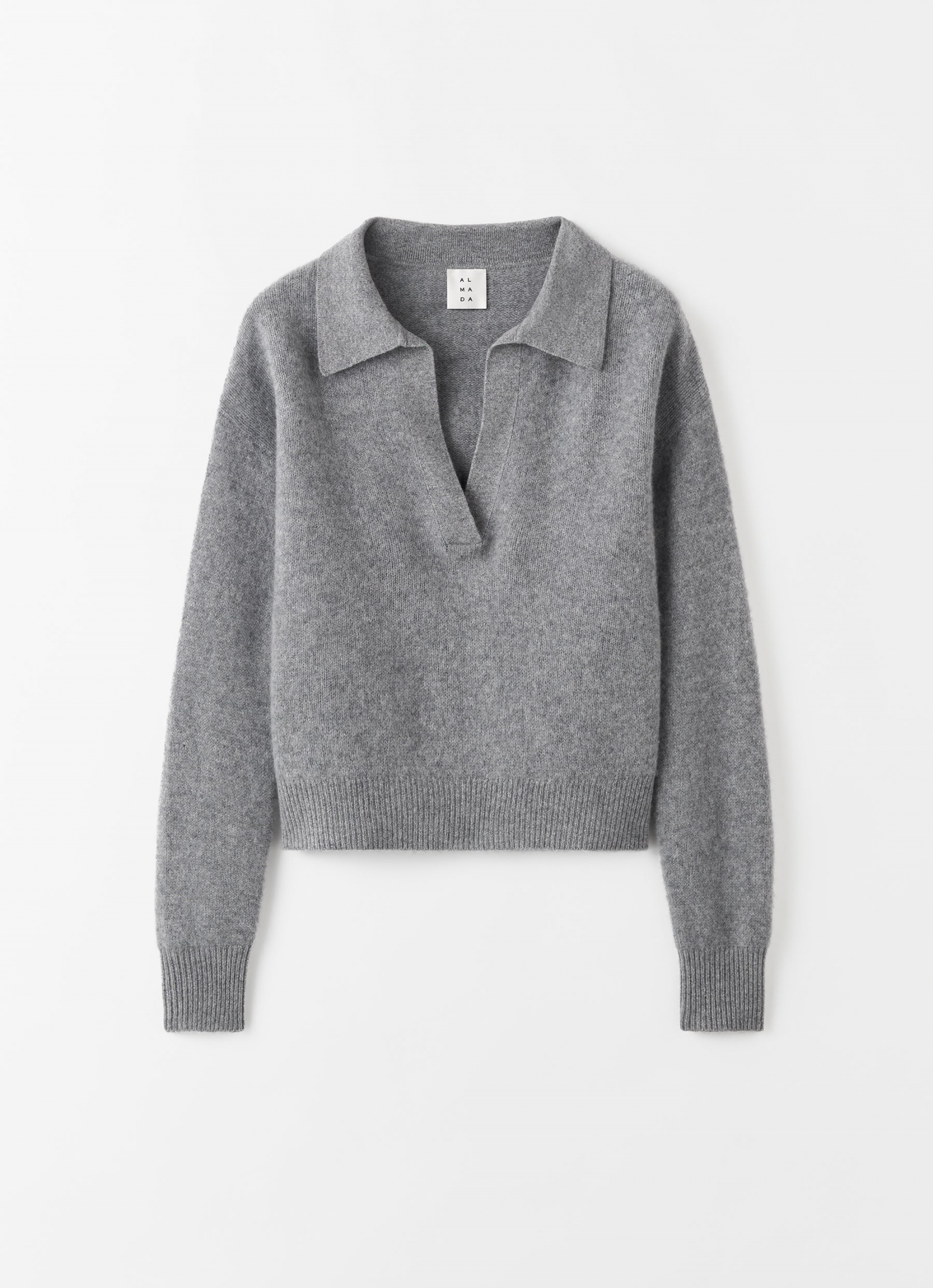 Stylowy sweter Almada Label w odcieniu szarości, z kołnierzykiem i krótkim krojem.