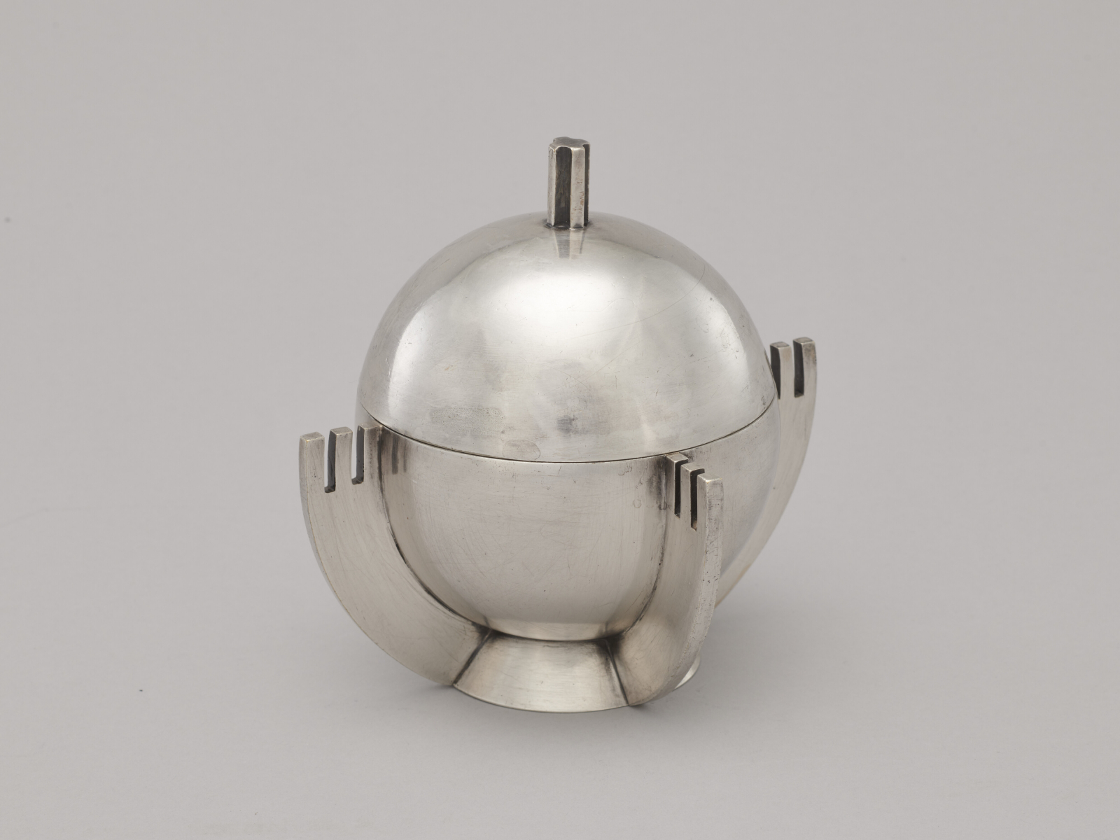 Julia Keilowa, cukiernica „Jabłko królewskie” dla Fabryki Wyrobów Srebrnych i Platerowanych J. Fraget, 1933 (Muzeum Warszawy)