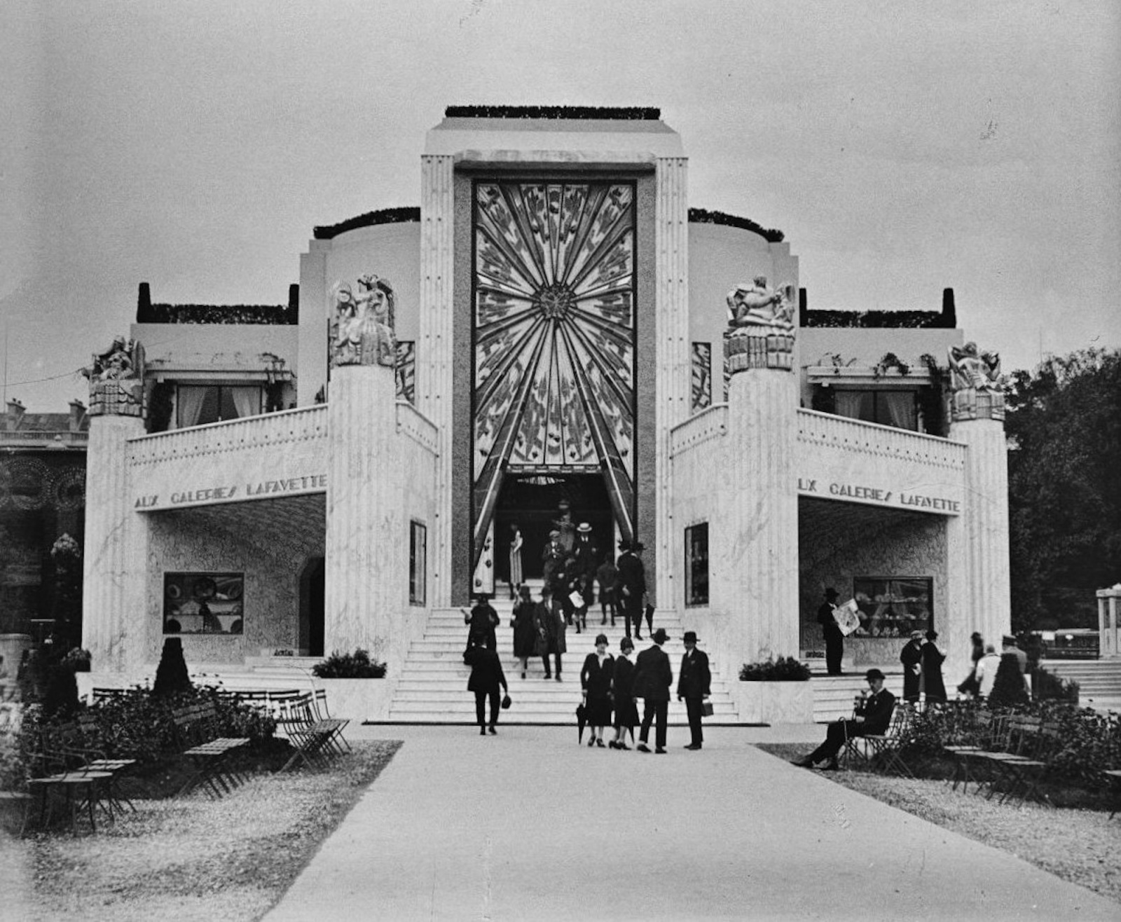 Pawilon Galeries Lafayette na Międzynarodowej Wystawie Sztuk Dekoracyjnych i Nowoczesnego Przemysłu, Paryż 1925 (Bibliothèque de lhôtel de ville de Paris)