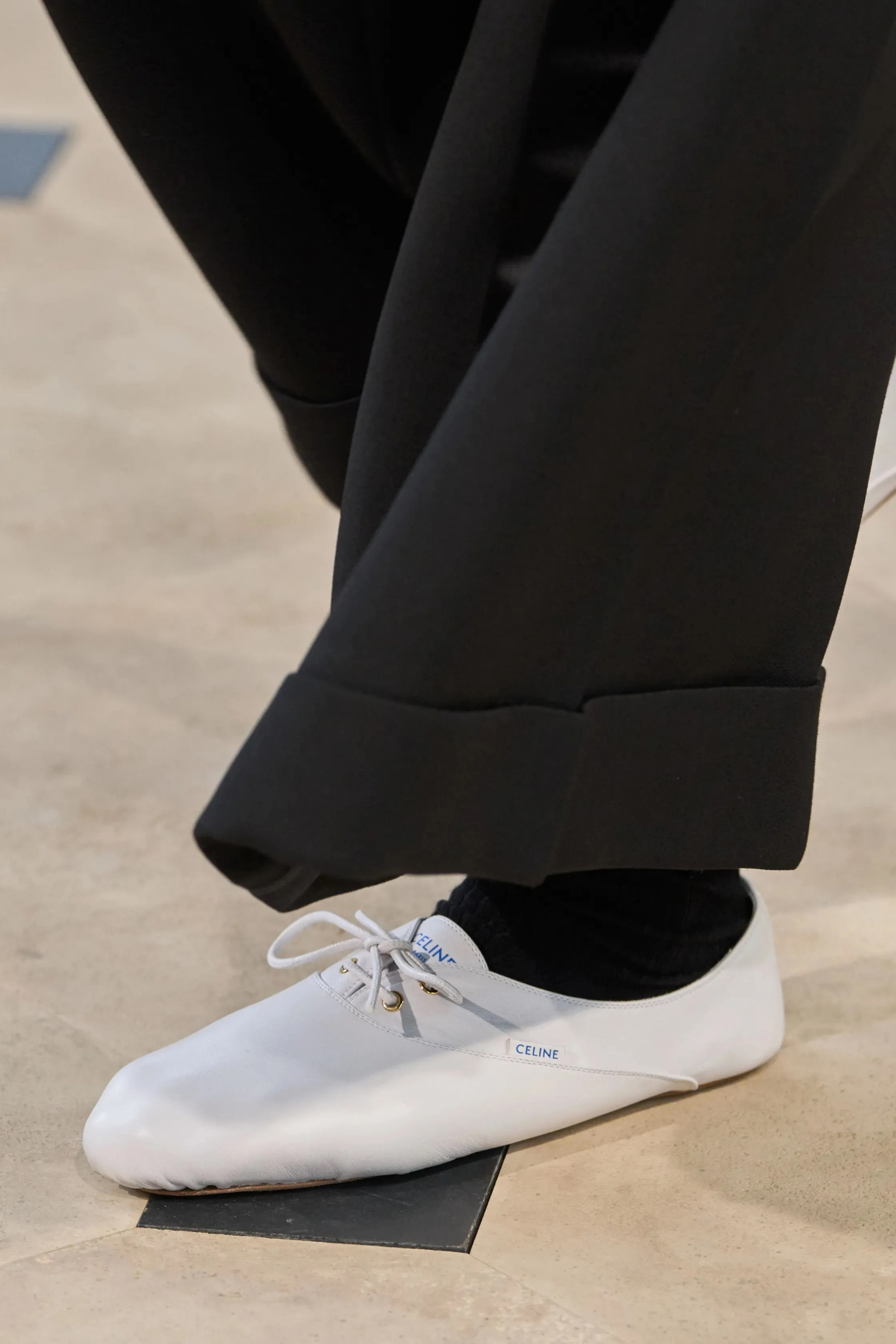 Płaskie buty typu derby na pokazie Celine wiosna-lato 2026. (Fot. Vogue Runway)moda