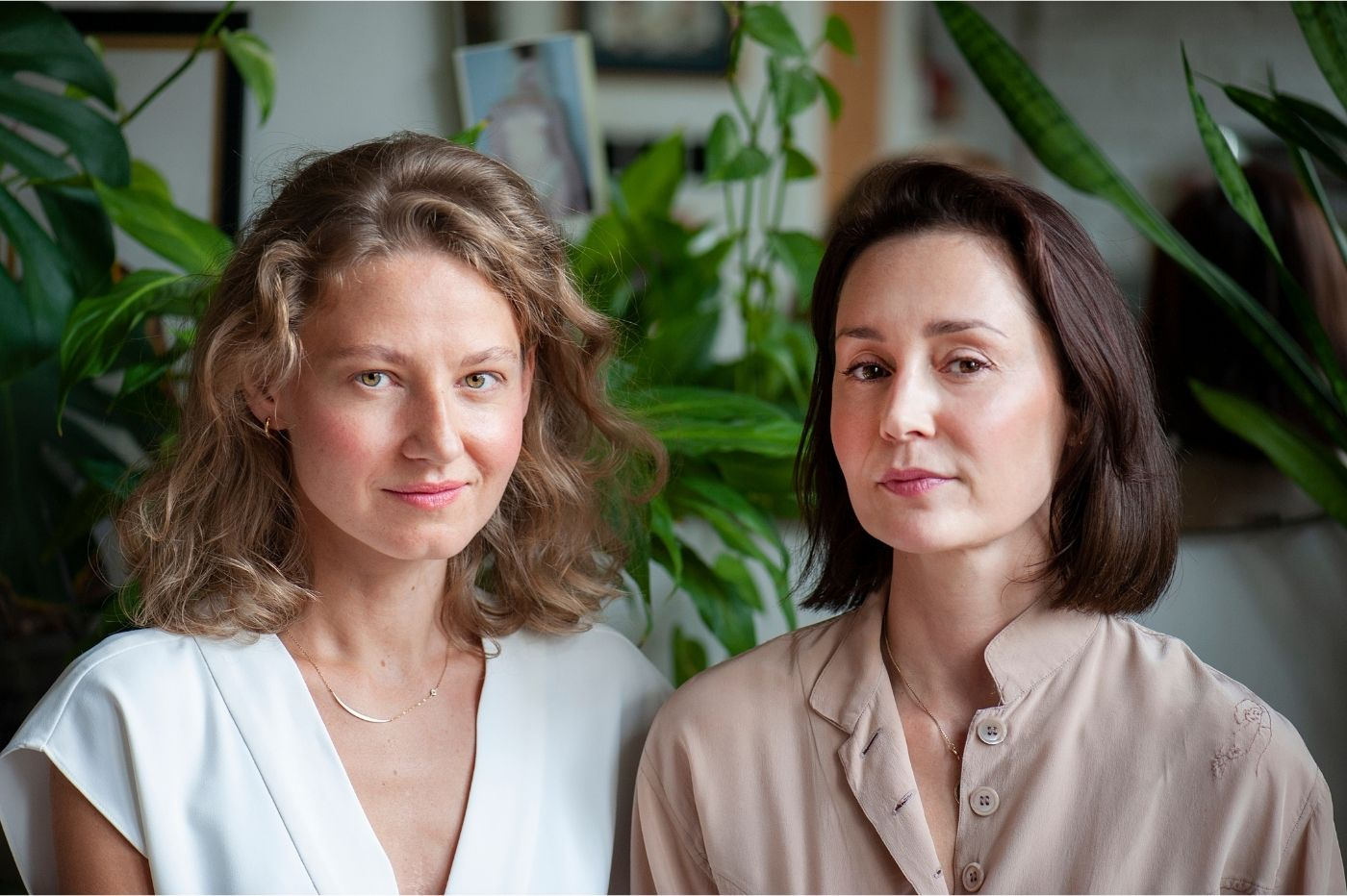 Dr Sandra Frydrysiak i Marta Majchrzak – autorki raportu „Siostrzeństwo – od idei do praktyki” / (Fot. Aga Bilska)