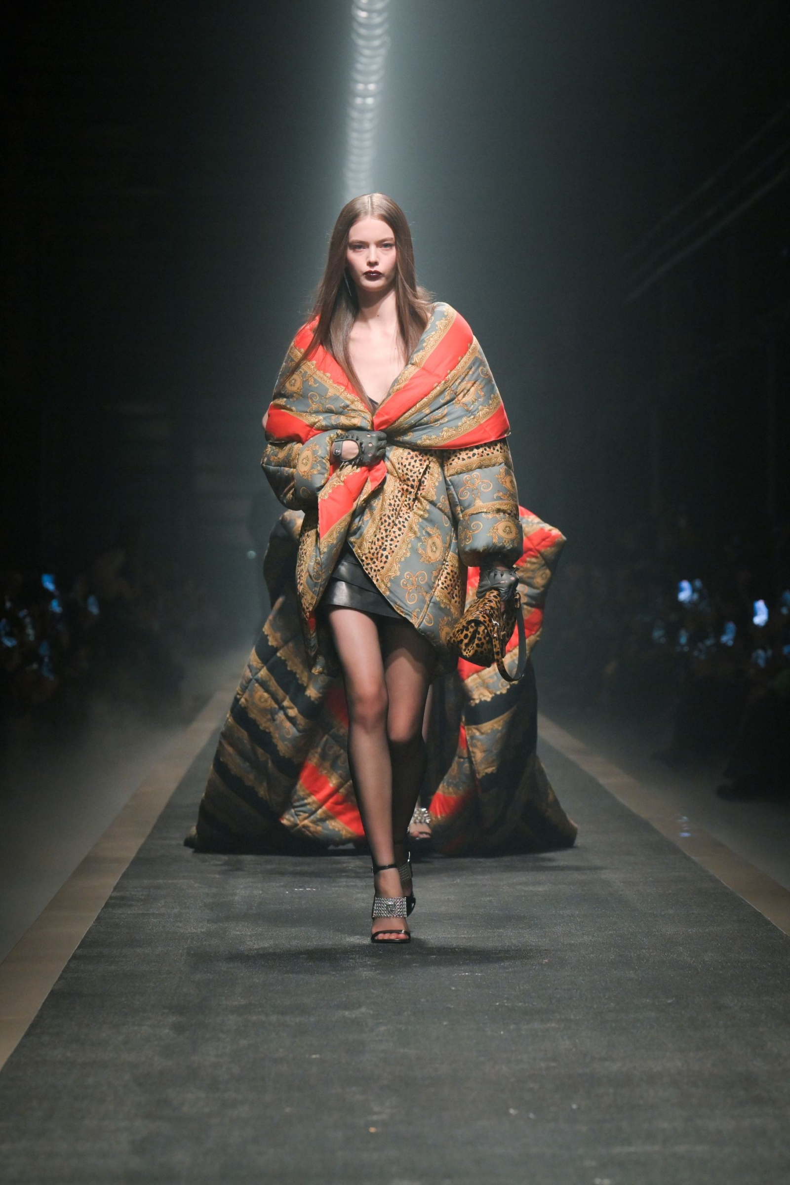 Versace jesień-zima 2024-2025 (Fot. Giovanni Giannoni/WWD via Getty Images)