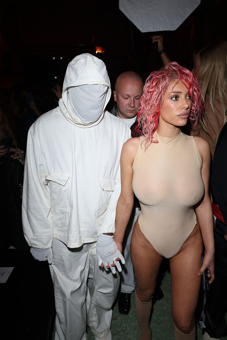 Bianca Censori i Kanye West podczas tygodnia mody w Paryżu 2025 roku (Fot. Peter White/Getty Images)