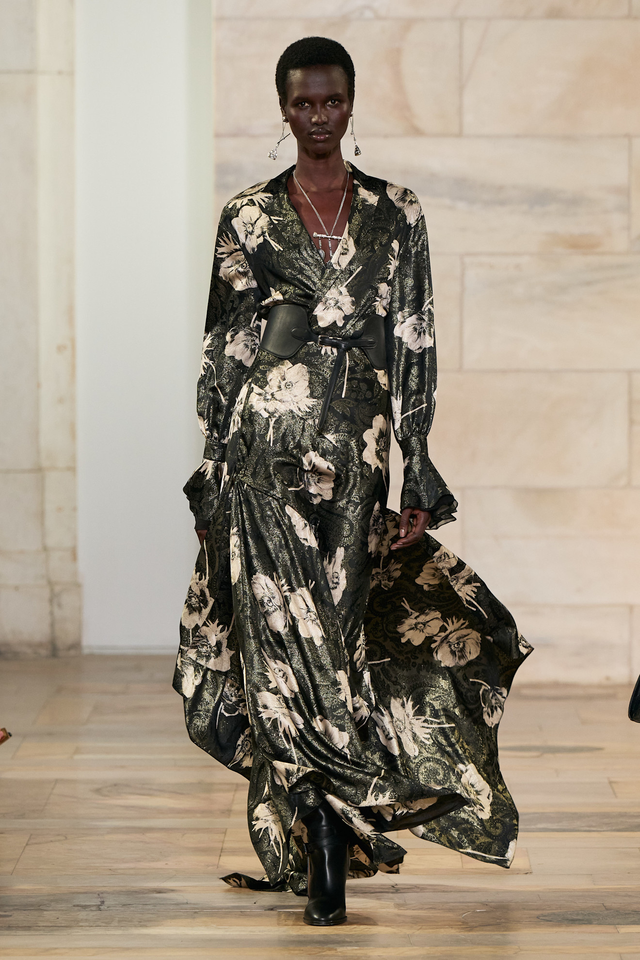 Sukienka z długim rękawem w kwiatowy wzór marki Ralph Lauren