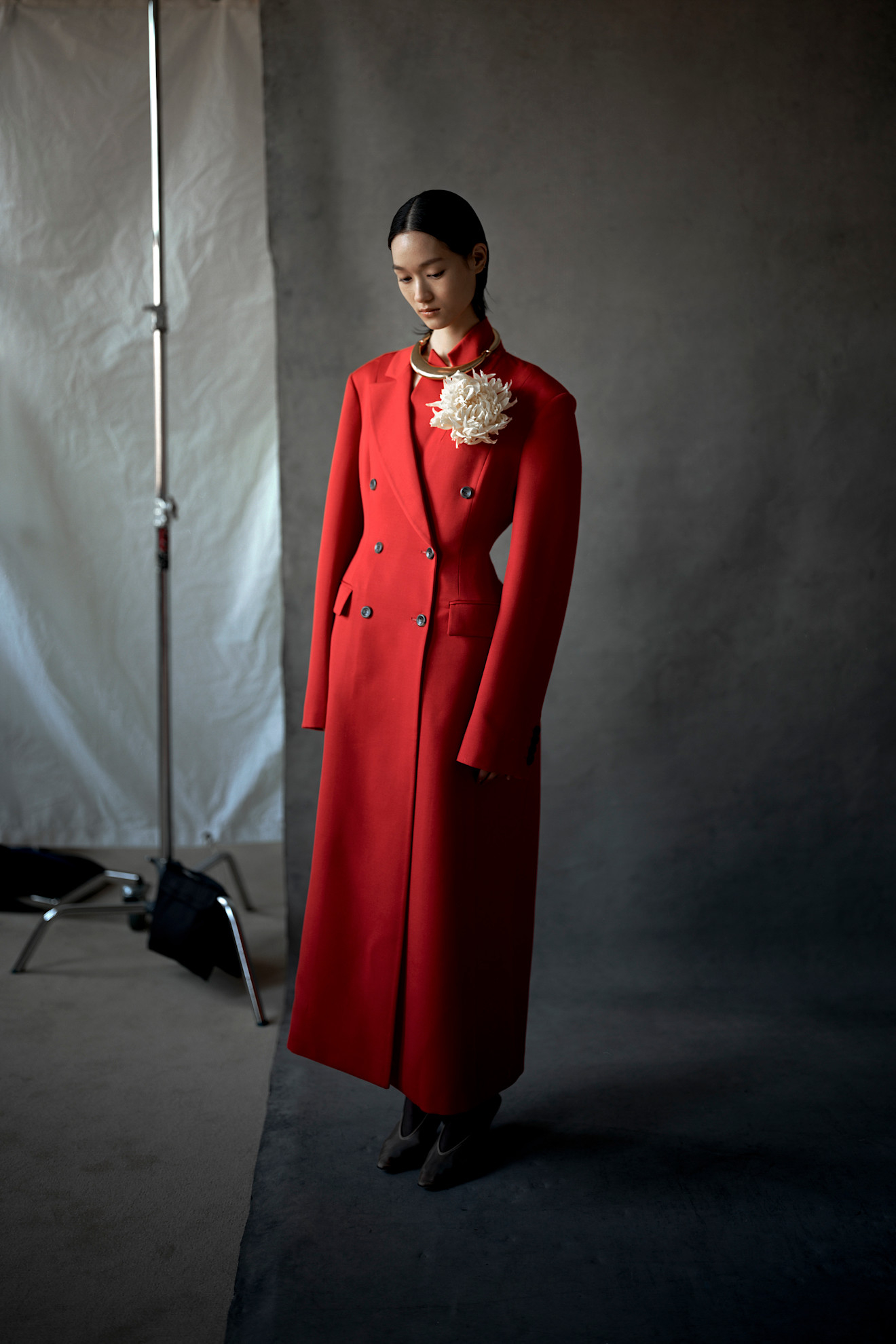 Płaszcz w kolorze Fiery Red w kolekcji Altuzarry wiosna-lato 2025