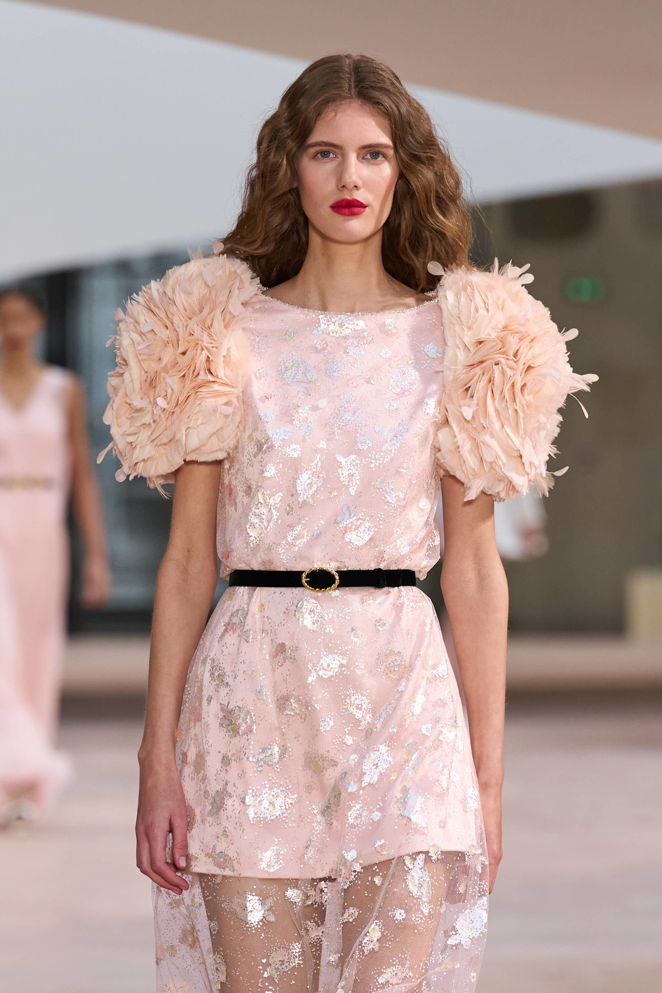 Sukienka w kolorze Soft Pink w kolekcji Chanel Haute Couture wiosna-lato 2025