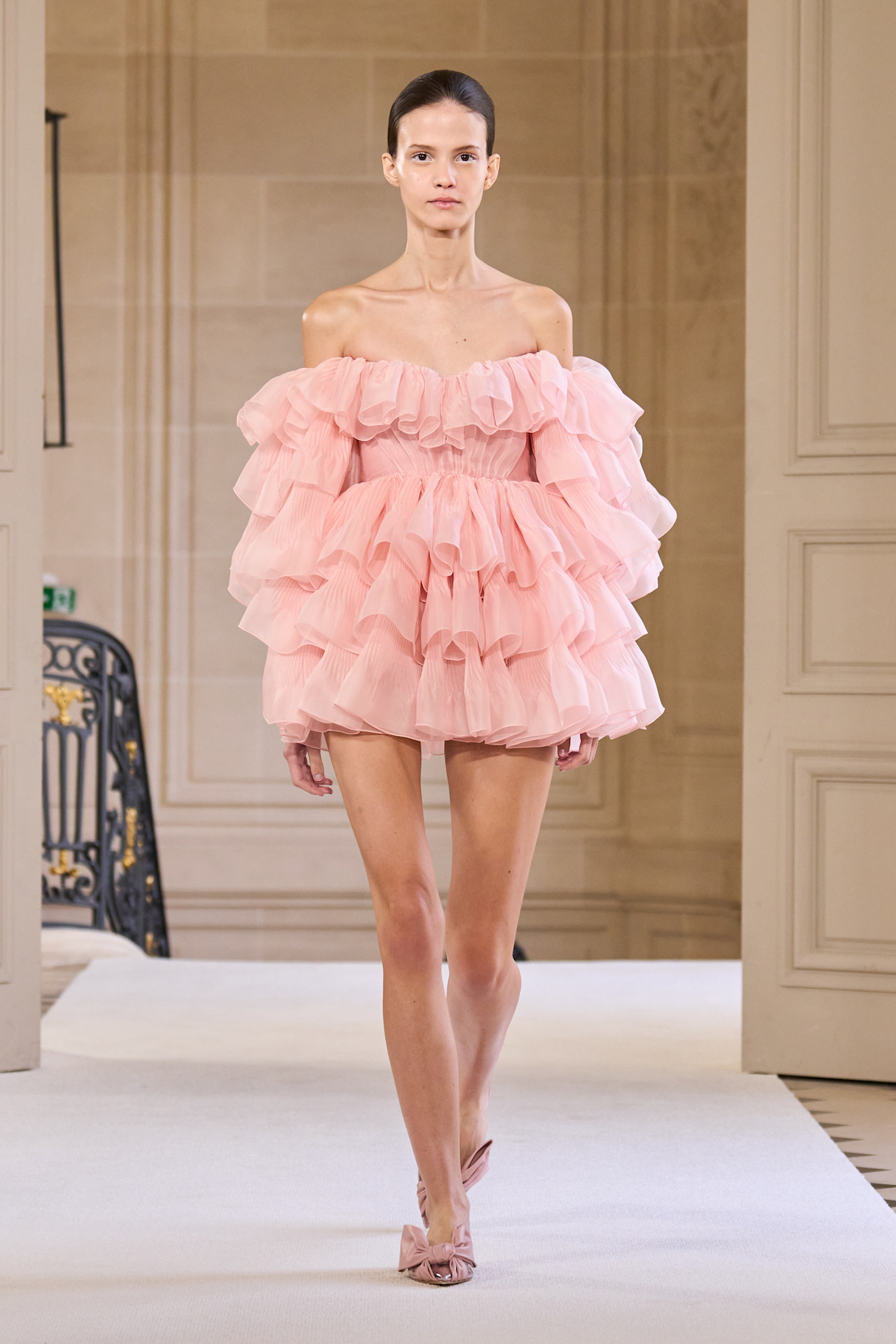Różowa Sukienka mini z falbanami Giambattista Valli 
