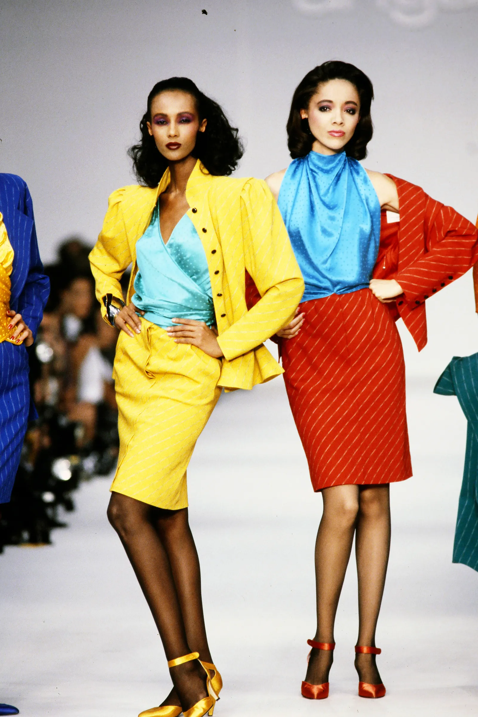 Model z kolekcji wiosna-lato 1986, Emanuel Ungaro (Fot. Penske Media / Getty Images)