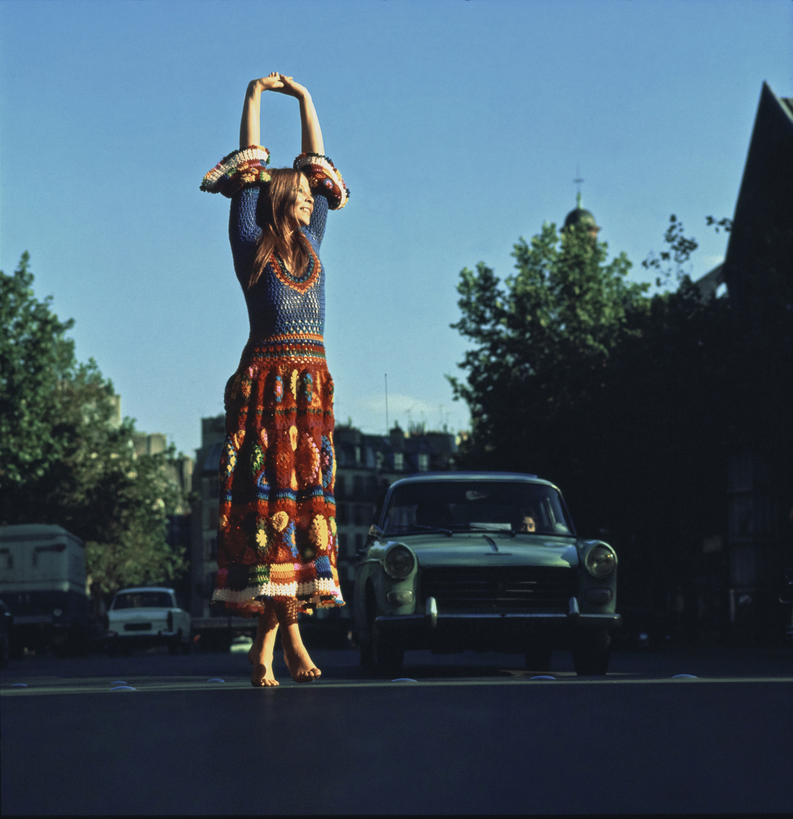 Looki w stylu boho w latach 70. wielokrotnie pojawiały się na łamach Voguea / Fot. John Cowan/Conde Nast via Getty Images