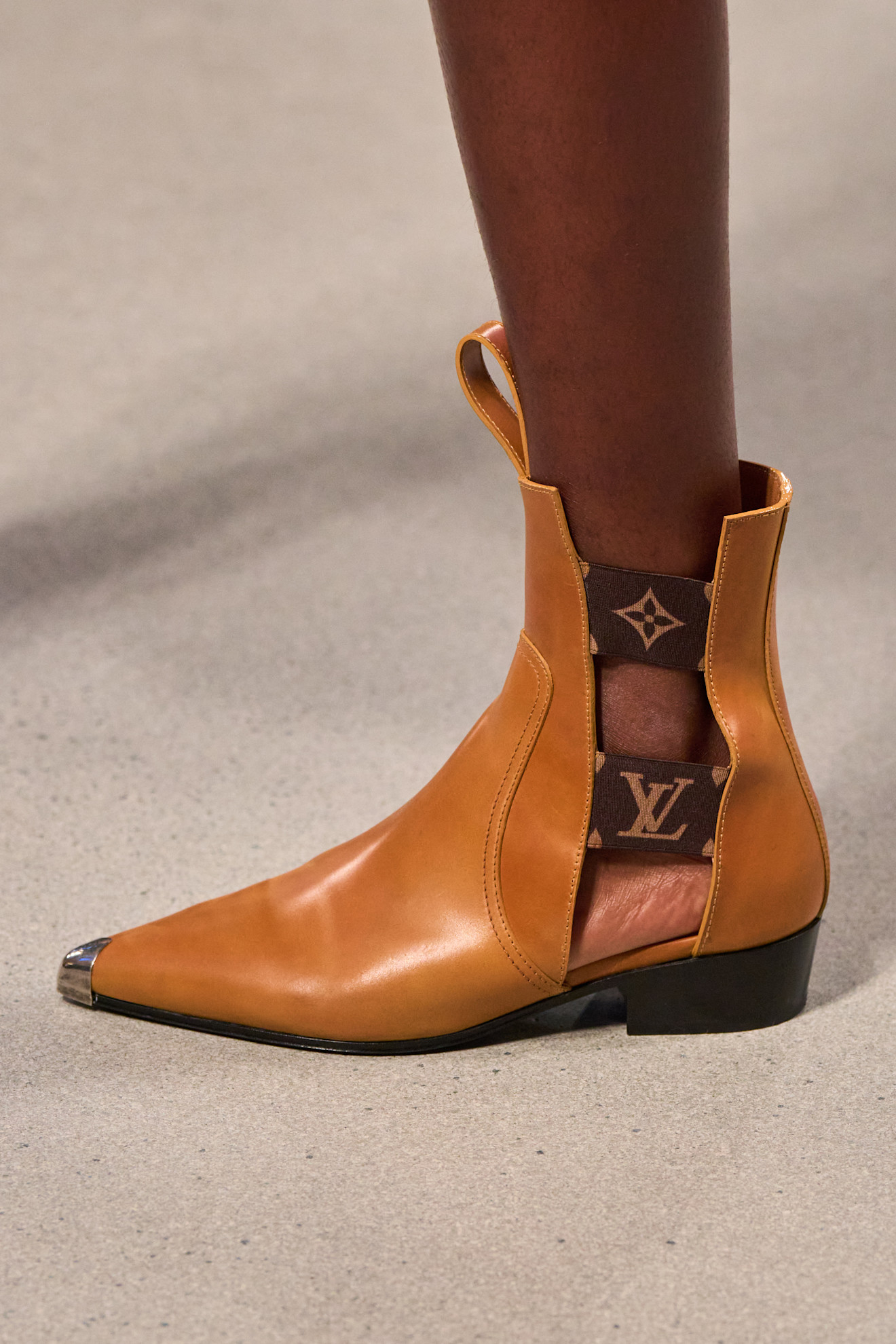 Sztyblety z wycięciami powracają w kolekcji Louis Vuitton / Fot. Spotlight. Launchmetrics