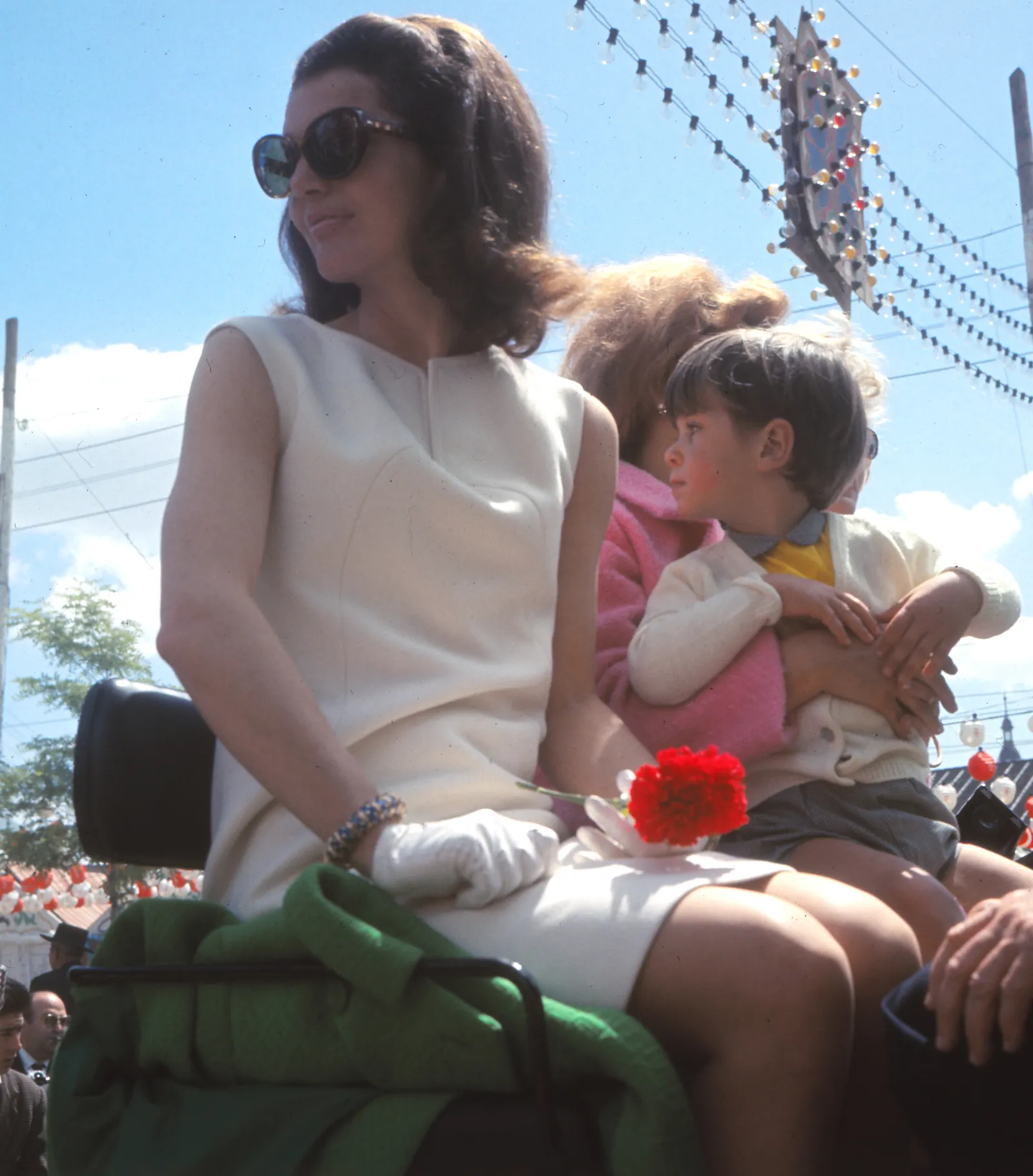 Bransoletka Croisillon firmy Tiffany & Co., którą nosiła Jackie Kennedy, wraca do trendów (Fot. Gianni Ferrari/Getty Images)