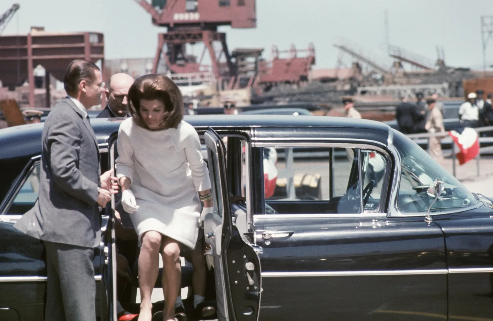 Tę bransoletkę od Tiffany’ego Jackie Kennedy nosiła na wszystkie okazję. Dziś nadal inspirujemy się jej stylem (Fot. Michael Ochs Archives/Getty Images)