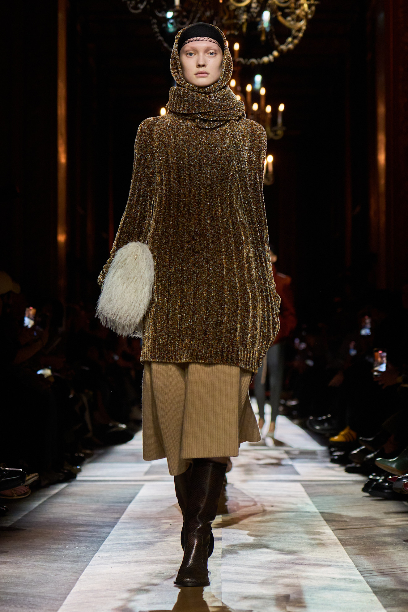 Brązowe kozaki Dries van Noten / Fot. Spotlight. Launchmetrics