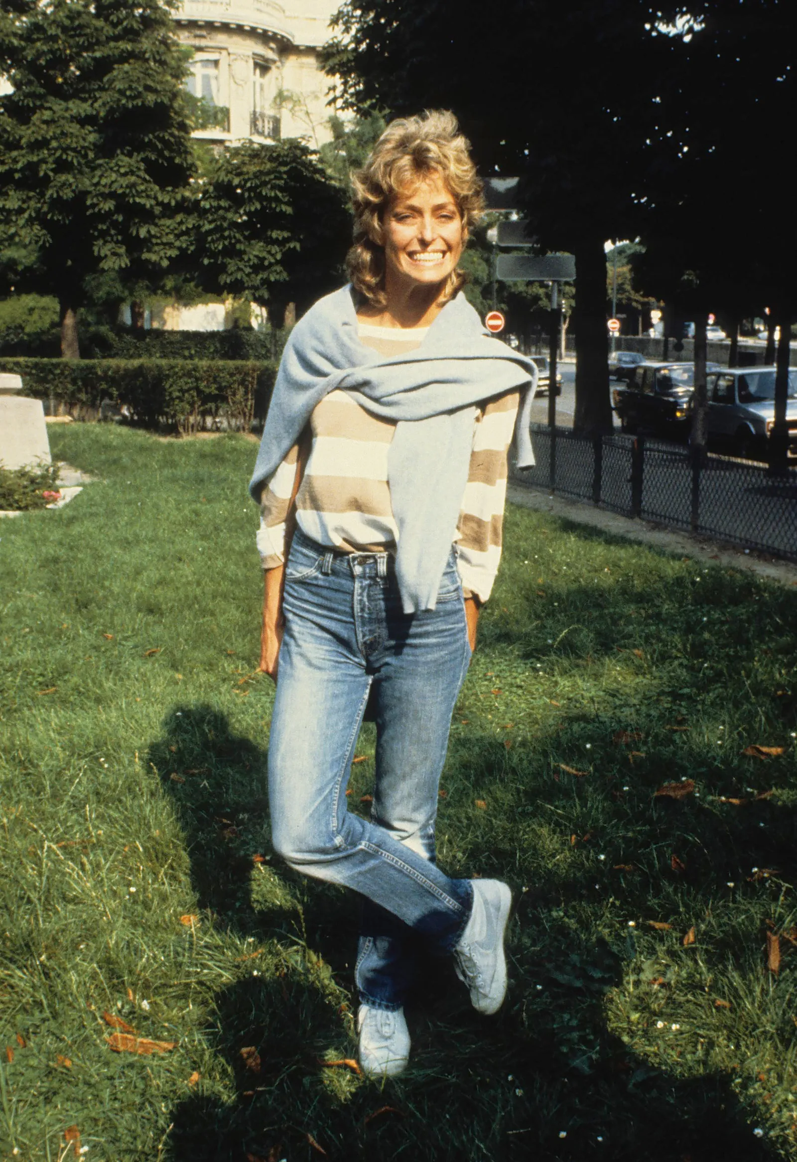 W latach 70.jeansy slim nosila Farrah Fawcett (Fot. Michel Dufour / Getty Images)