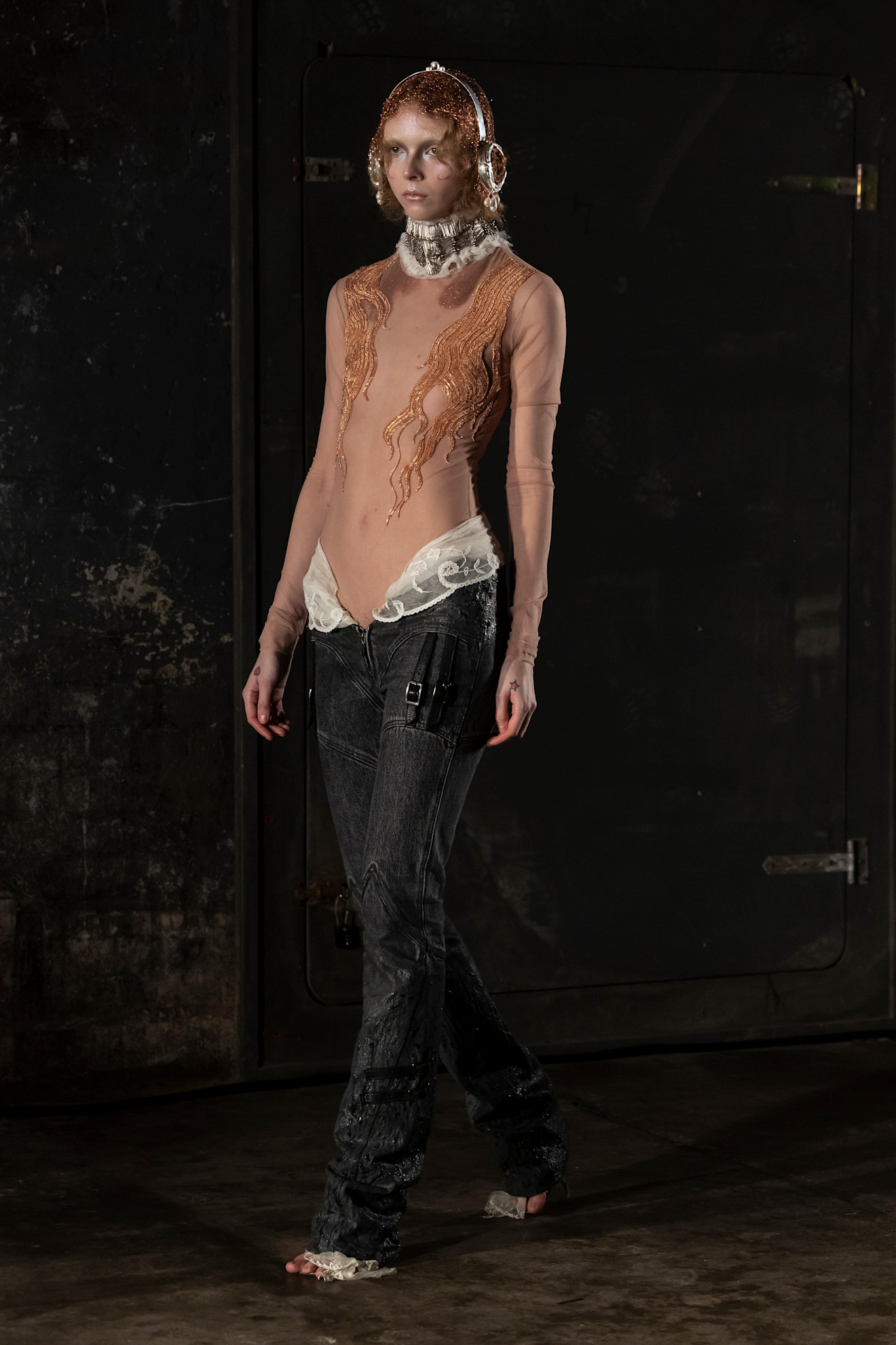 Skinny jeans flared, Dilara Findikoglu, jesień-zima 2025 (Fot. Spotlight. Launchmetrics