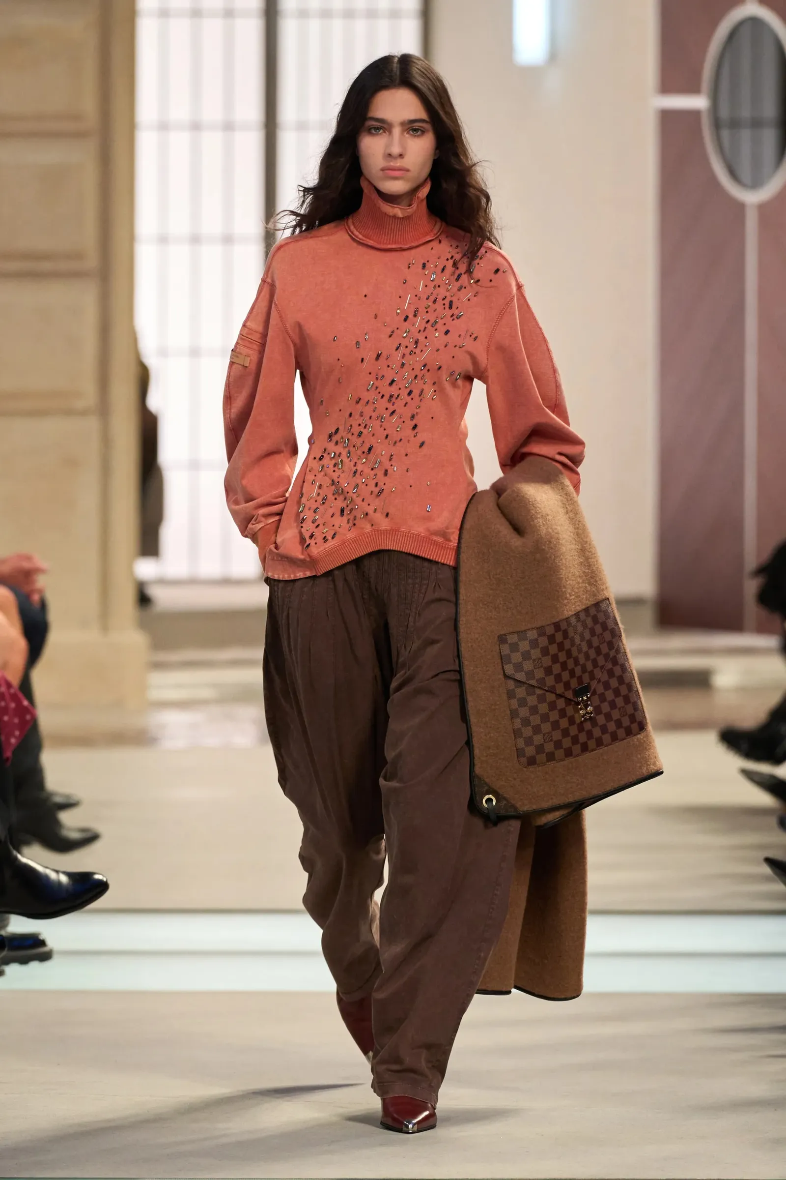 Jeansy barrel, Louis Vuitton, jesień-zima 2025 (Fot. materiały prasowe)
