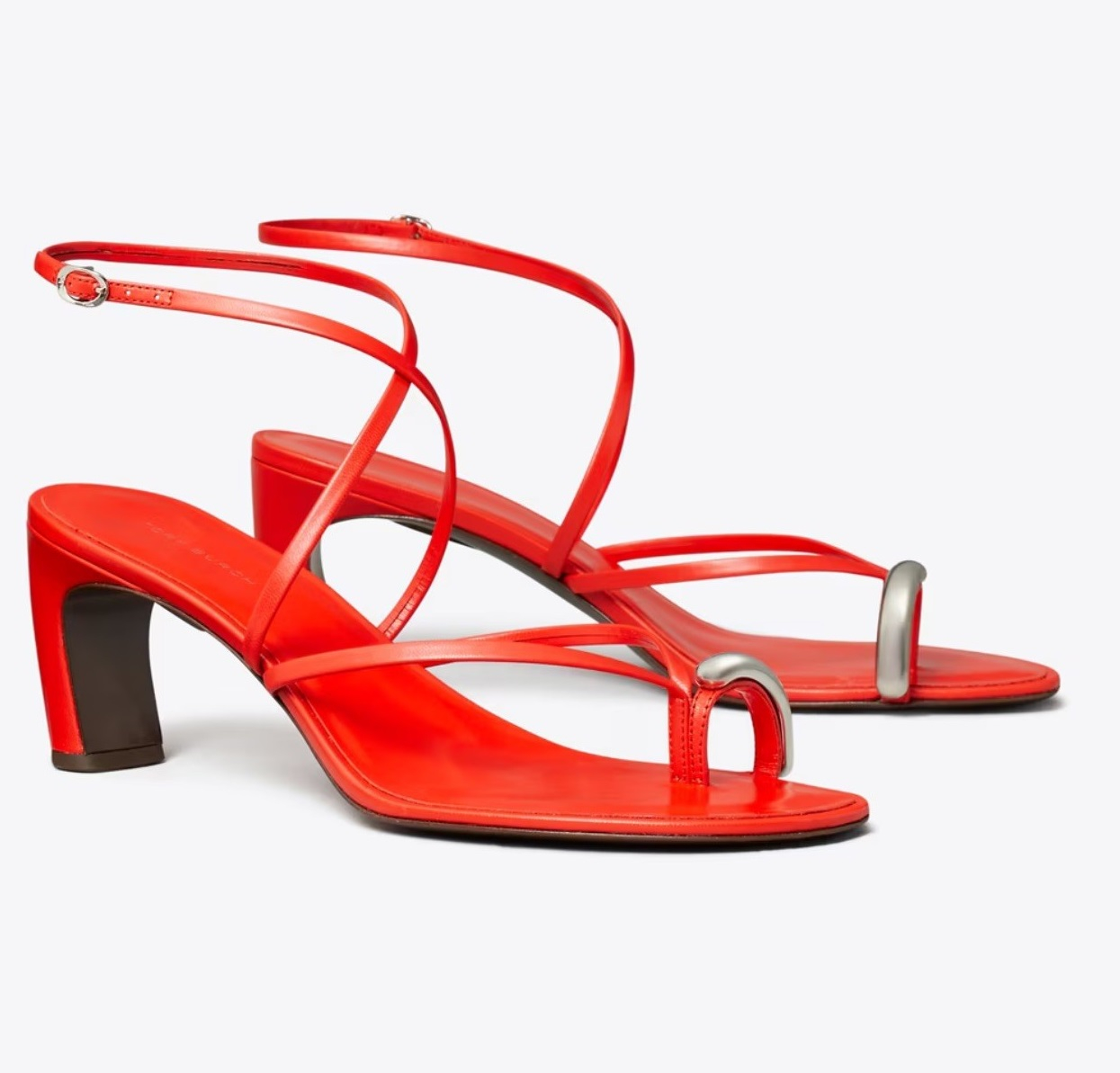 Sandały na obcasie Tory Burch / Fot. materiały prasowe