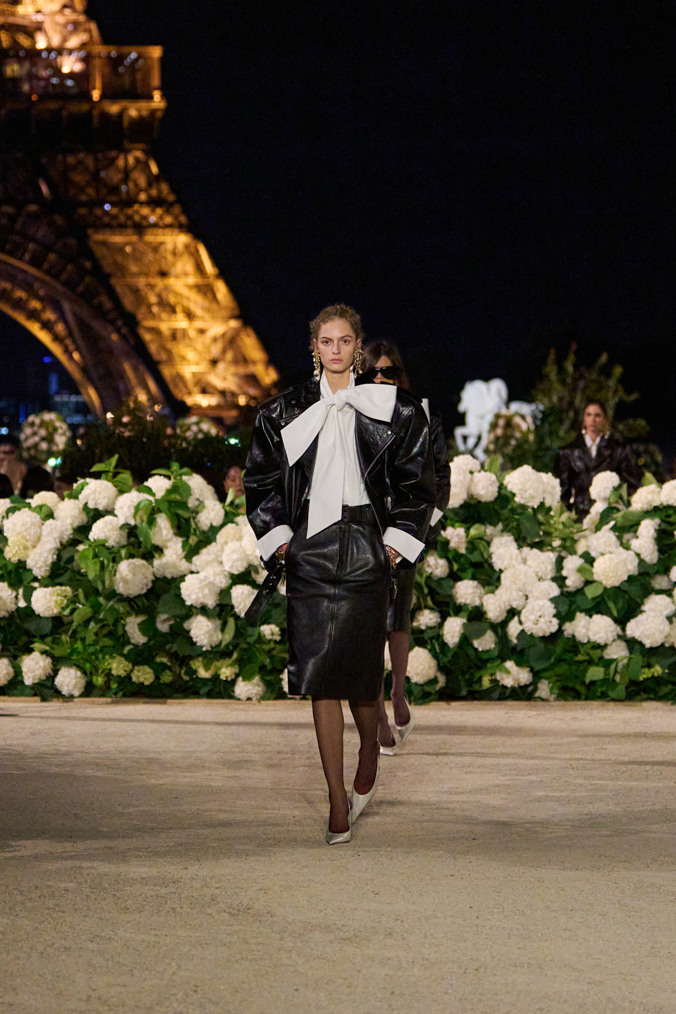 Saint Laurent lansuje skórzaną spódnicę midi na wiosnę-lato 2026 (Fot. Spotlight. Launchmetrics)