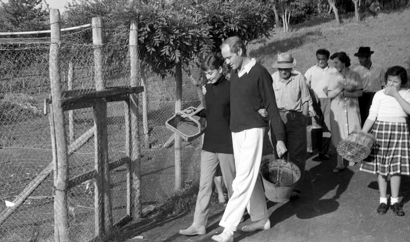 Audrey Hepburn i Mell Ferrer w jej domu we Włoszech / Fot. Dwayne and Gina DeJoy/Corbis via Getty Images