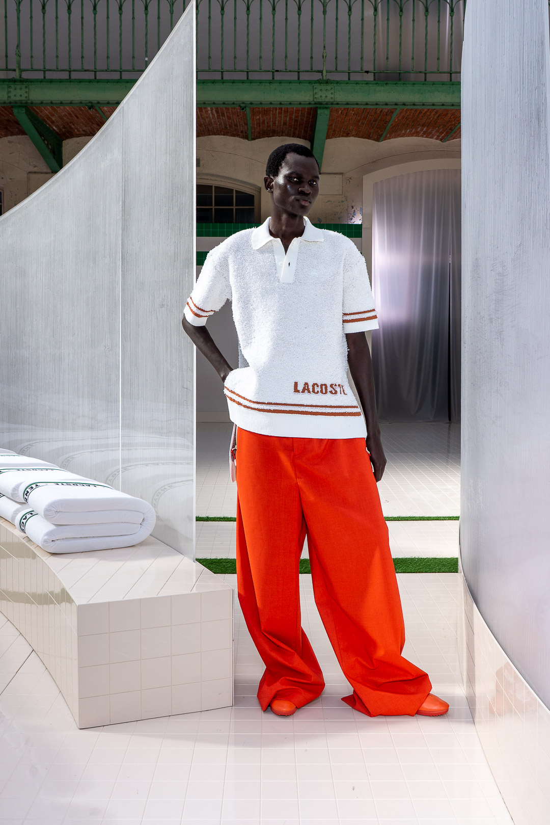 Lacoste w nowym sezonie czerpie inspirację z życia sportowc&oacute;w. / Fot. Edward Wendt