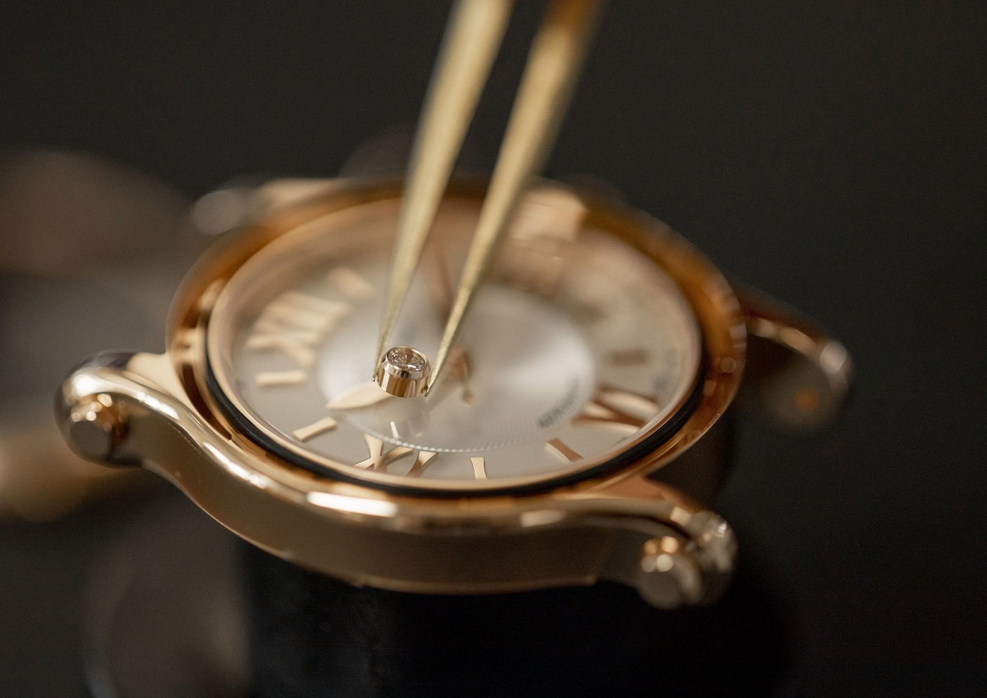 Tradycyjne zegarki pozostają symbolem jakości. / Fot. Materiały prasowe