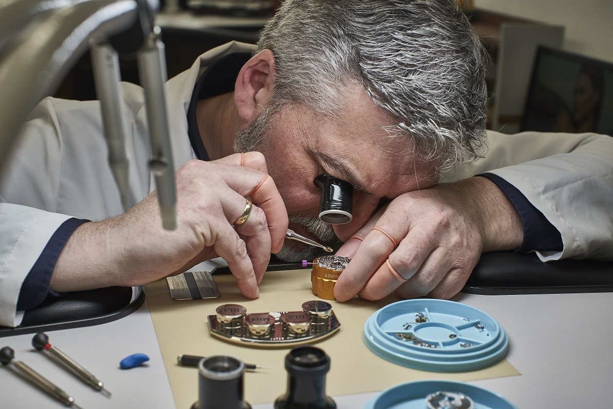 Zegarmistrzostwo od wieków kojarzone jest z perfekcją, precyzją i zaufaniem. / Fot. Materiały prasowe