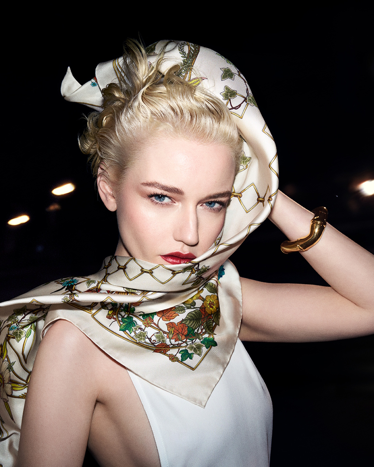 Aktorka Julia Garner wystąpiła w kampanii Gucci „The Art of Silk”.