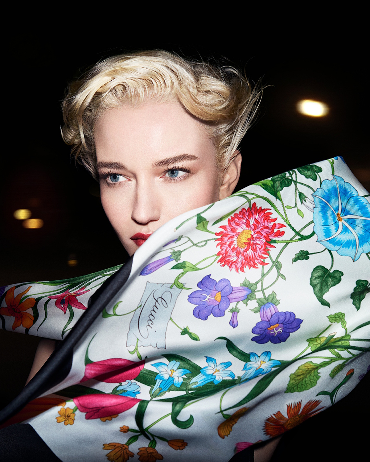 Aktorka Julia Garner wystąpiła w kampanii Gucci „The Art of Silk”.