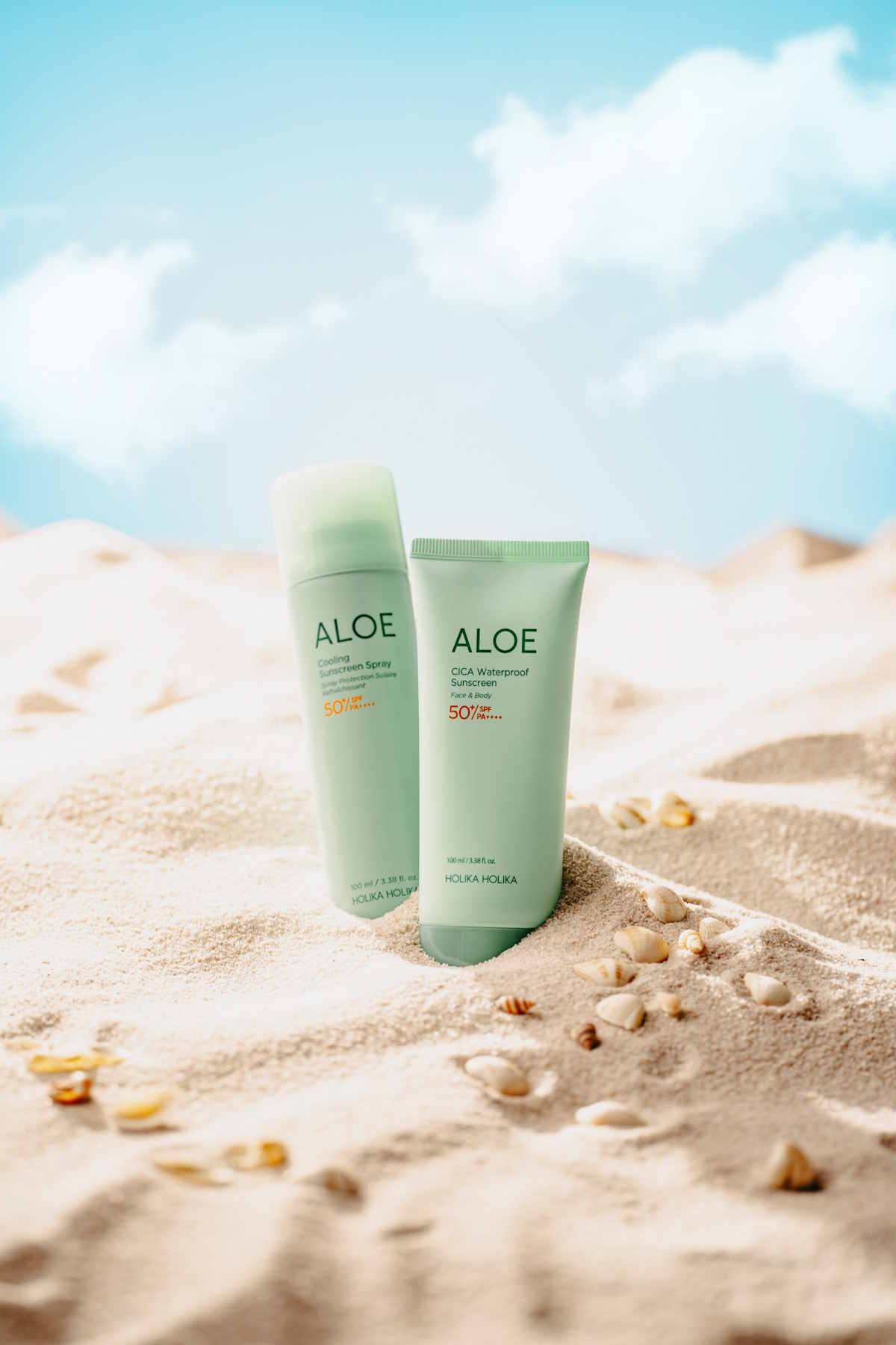 Ochrona przeciwsłoneczna marki Holika Holika: Aloe Cooling Sunscreen Spray SPF 50+, Aloe CICA Waterproof Sunscreen SPF 50+.