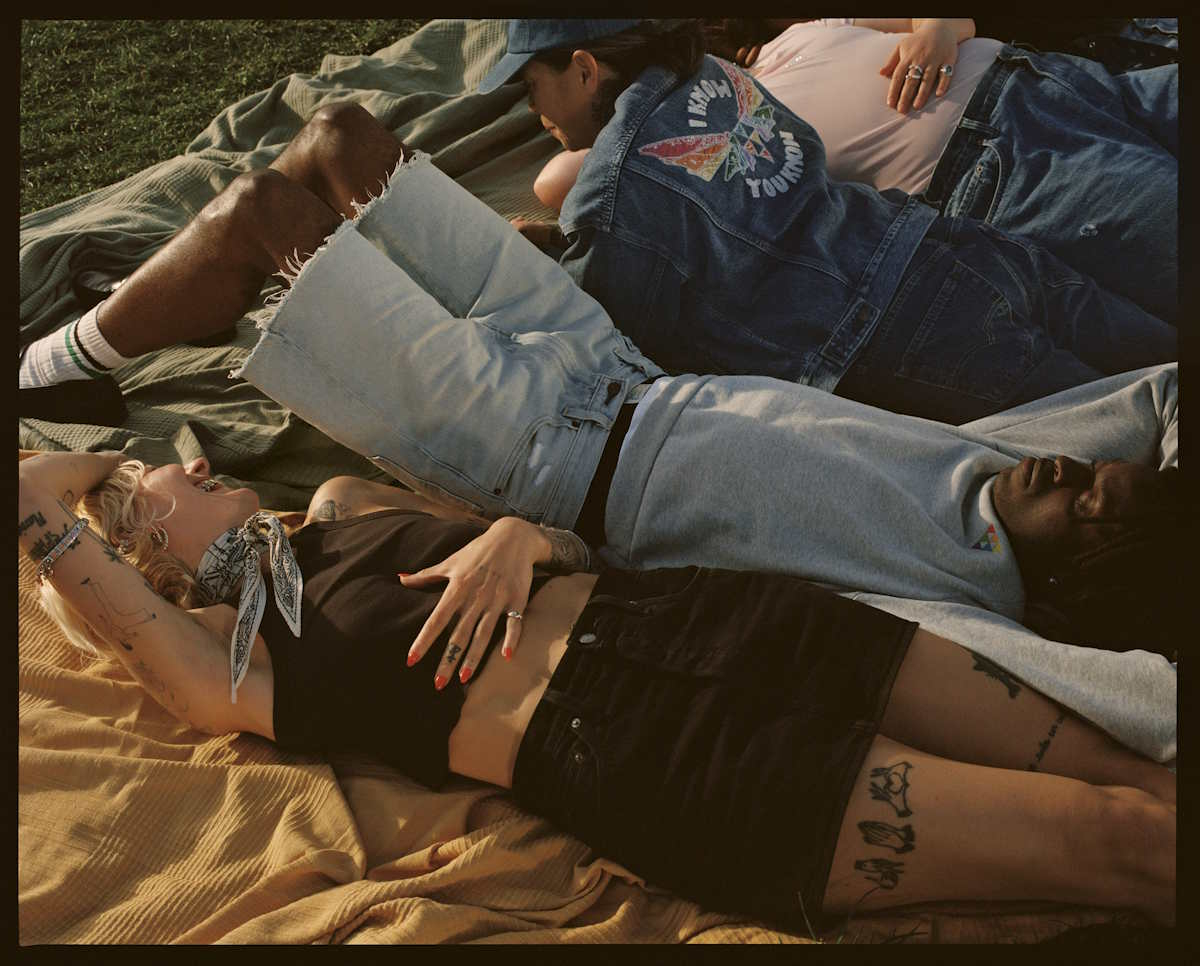 Levi’s celebruje Miesiąc Dumy 2025 wystawą queerowych artystów.