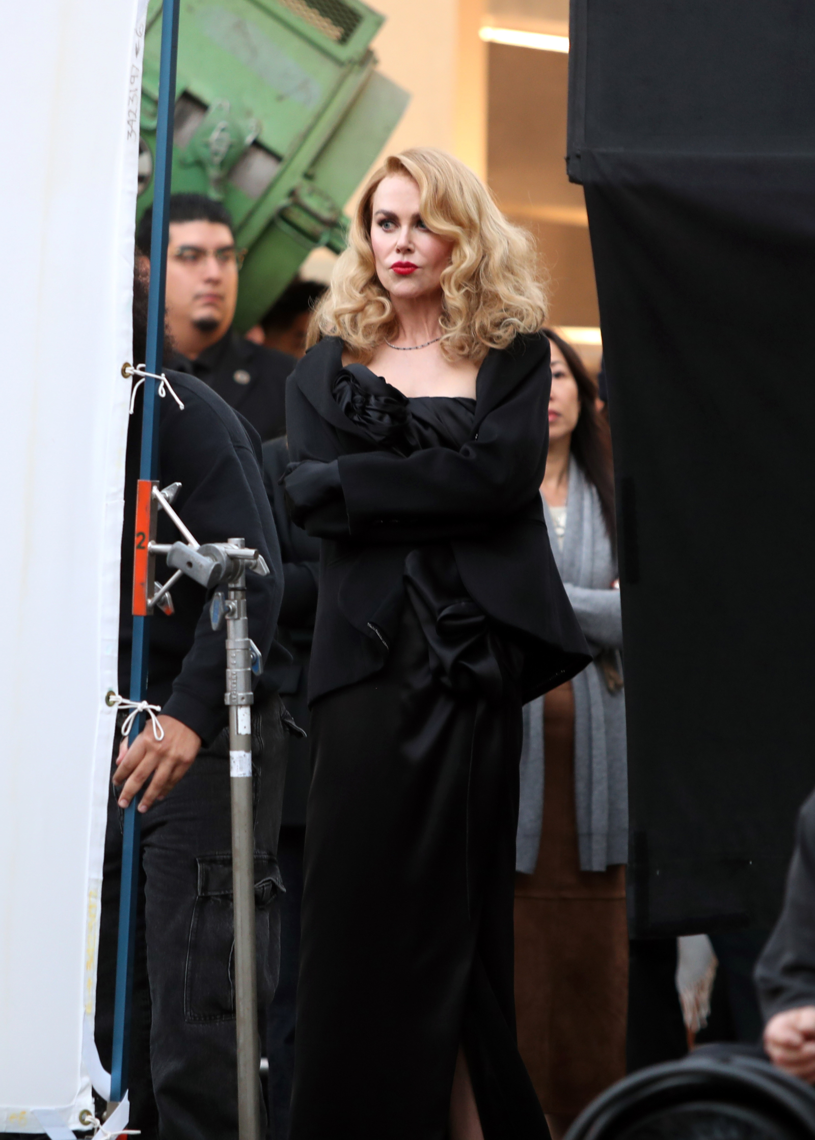 Nicole Kidman w czarnej sukni Chanel inspirowanej kreacją Rity Hayworth z filmu „Gilda” na Vogue World 2025.