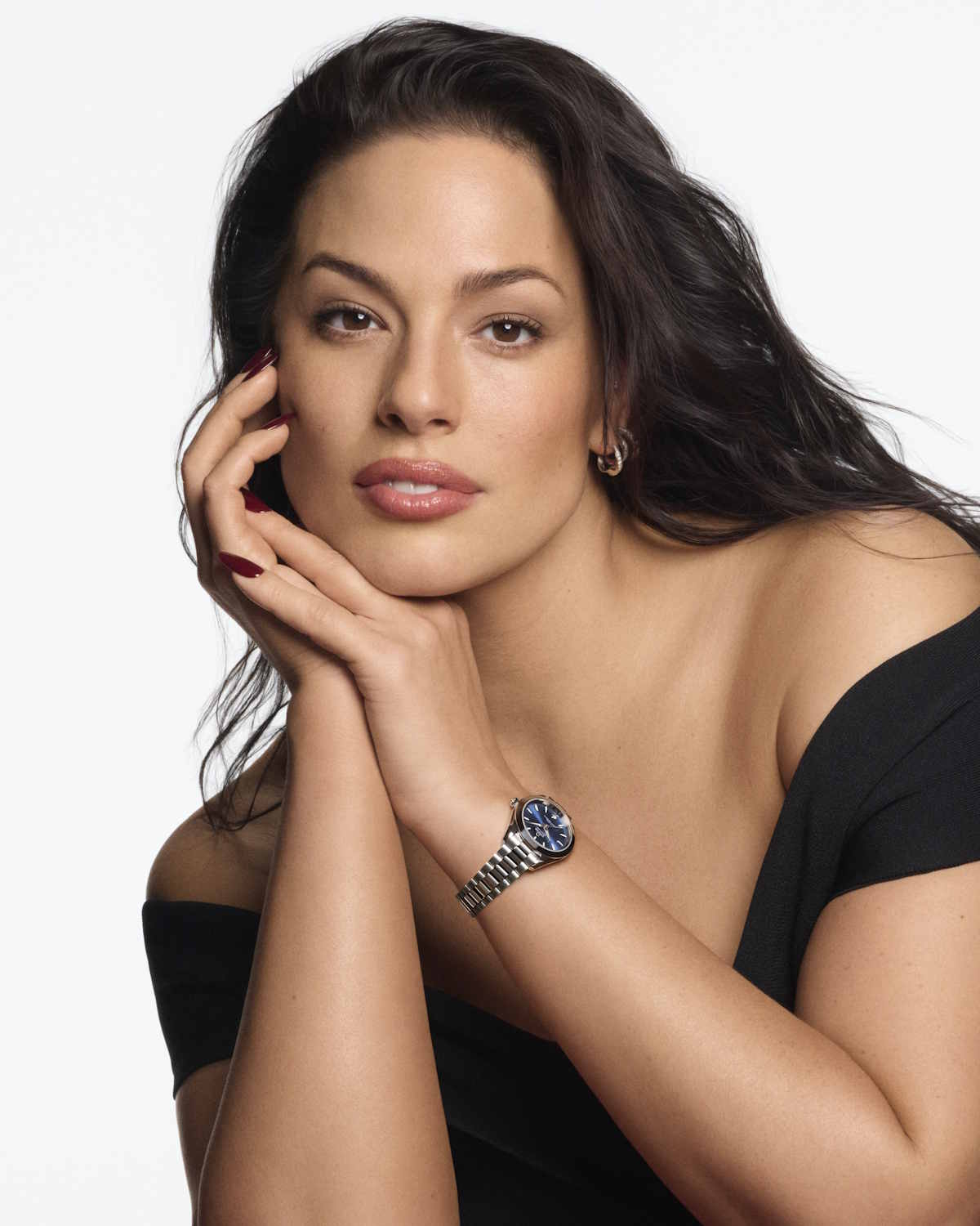 Ashley Graham w kampanii „my little secret” marki Omega. Kolekcja zegarków dla kobiet Aqua Terra.