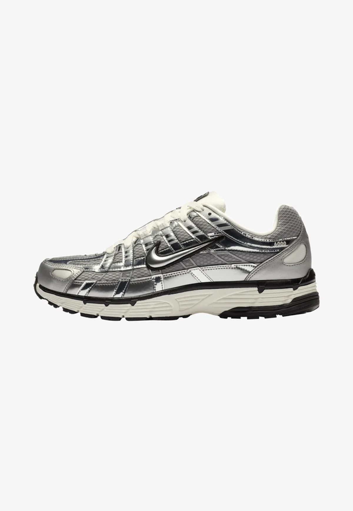 Srebrne sneakersy Nike P-6000 z charakterystycznym wzorem i białymi akcentami.