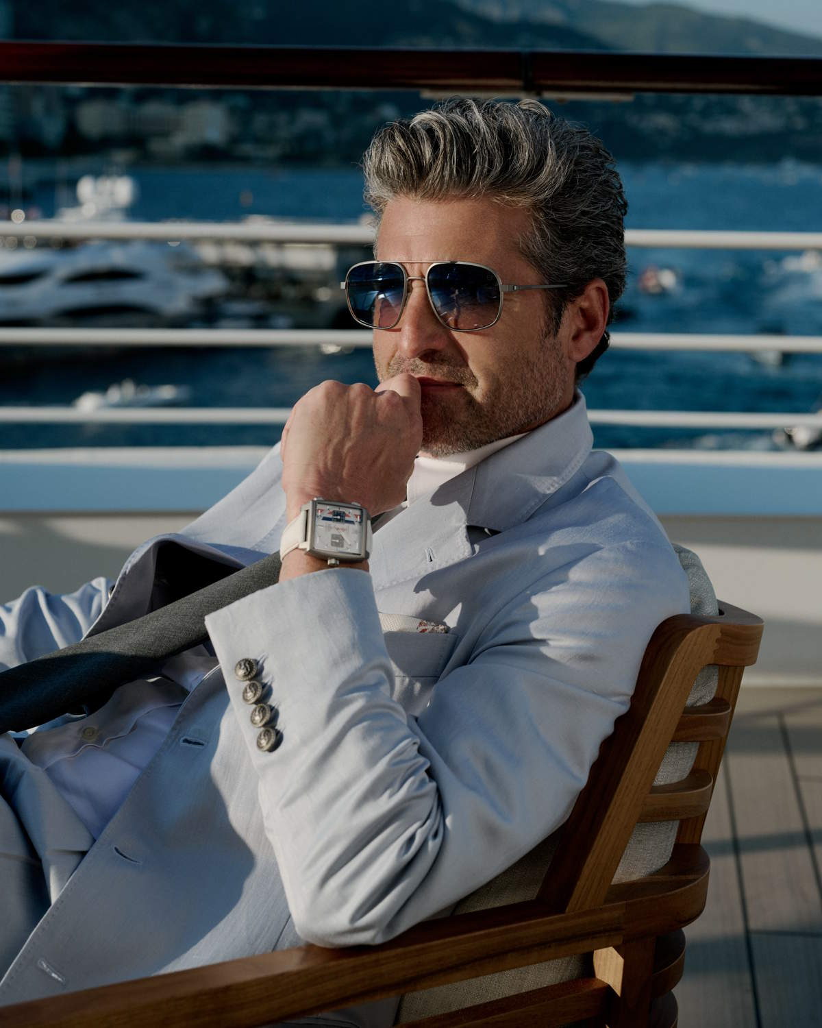 Zegarek TAG Heuer Monaco Chronograph x Gulf powraca w nowej odsłonie z okazji partnerstwa marki z Grand Prix w Monako.