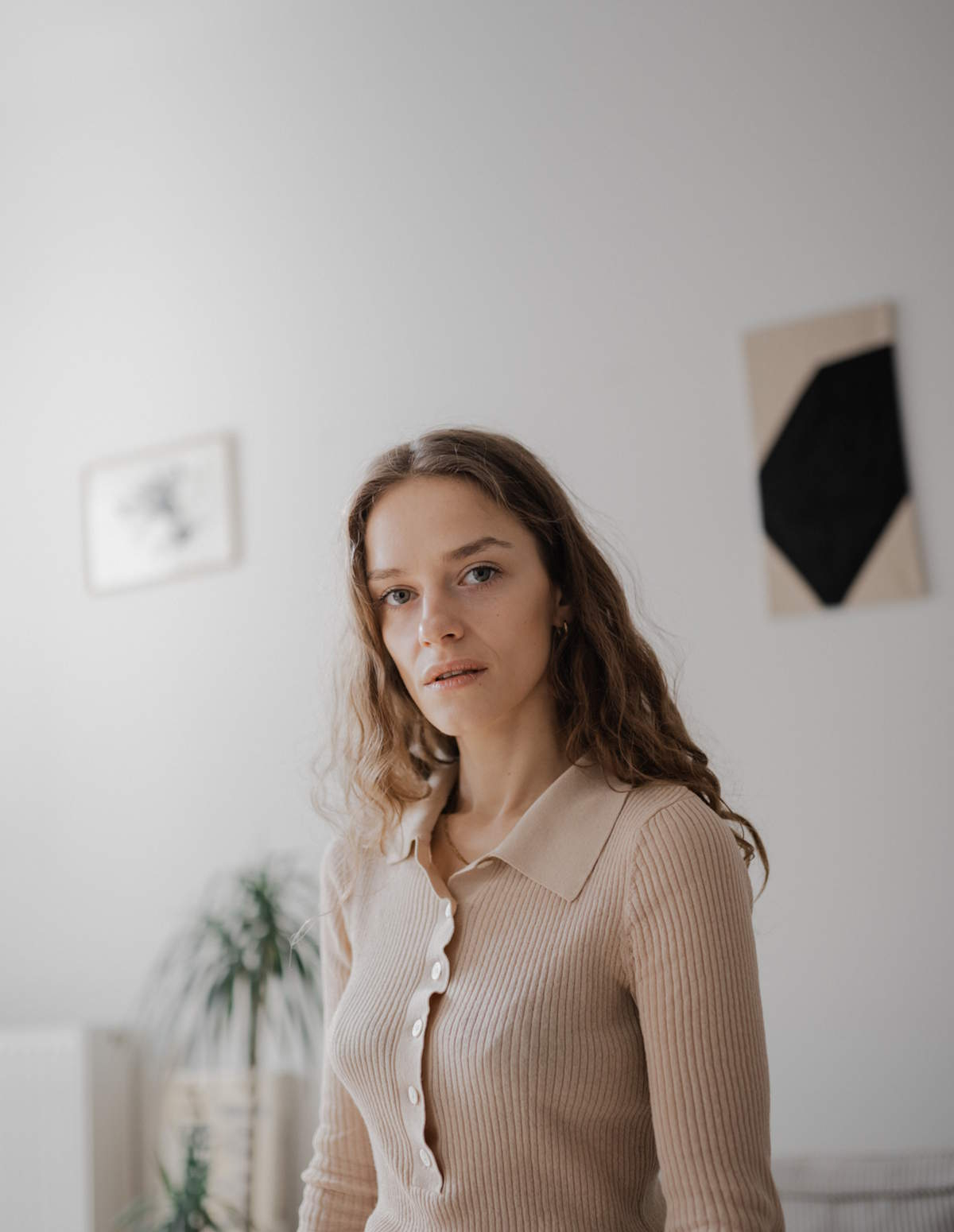 5 czerwca w galerii R2OT w Warszawie odbędzie się wernisaż malarstwa „Don’t be so emotional” Katyi Somisen. Wystawa opowiada o sile wrażliwości.